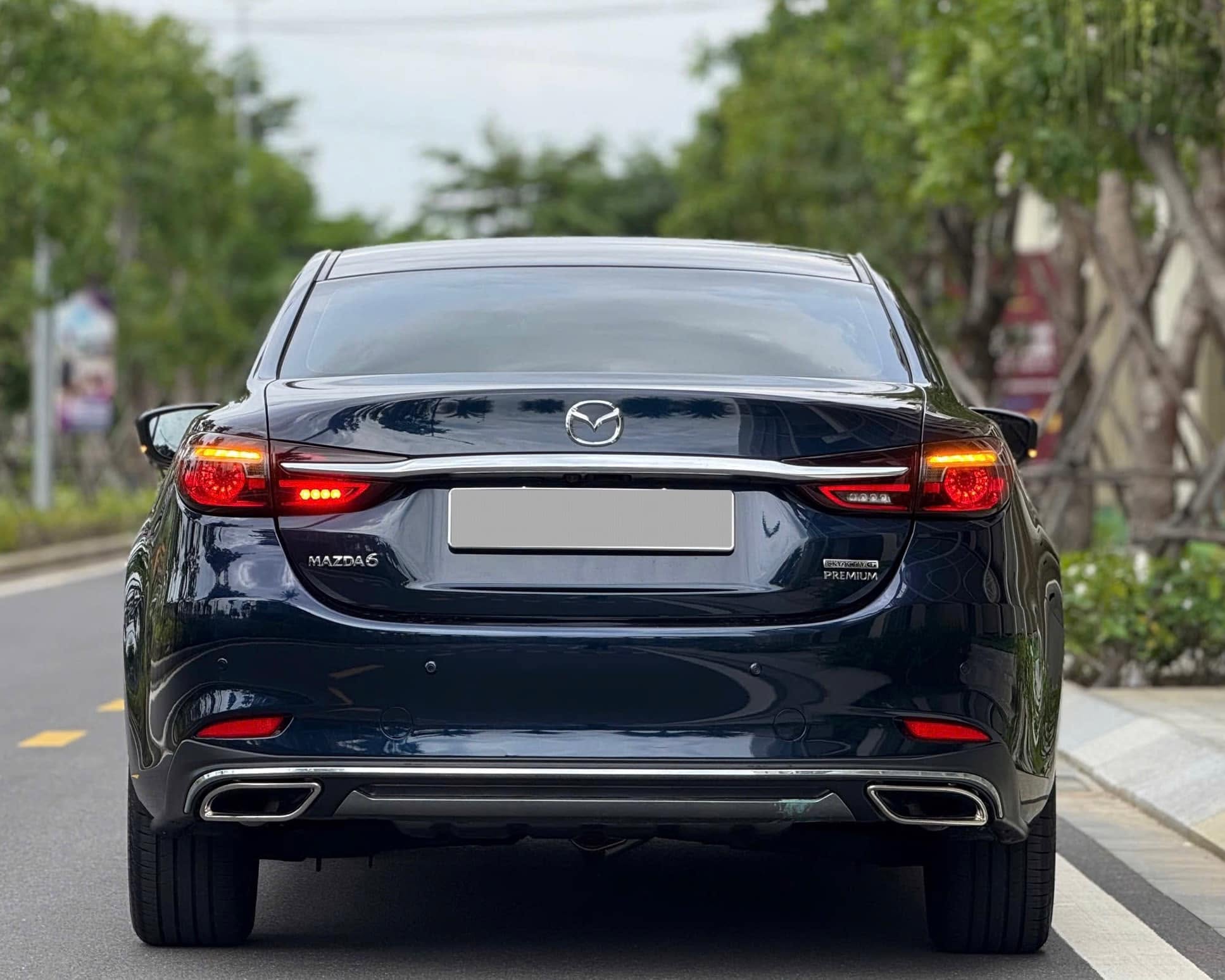 Bán Mazda Mazda 6 Premium 2.0 AT TCCC năm sản xuất 2023, màu xanh, 650tr