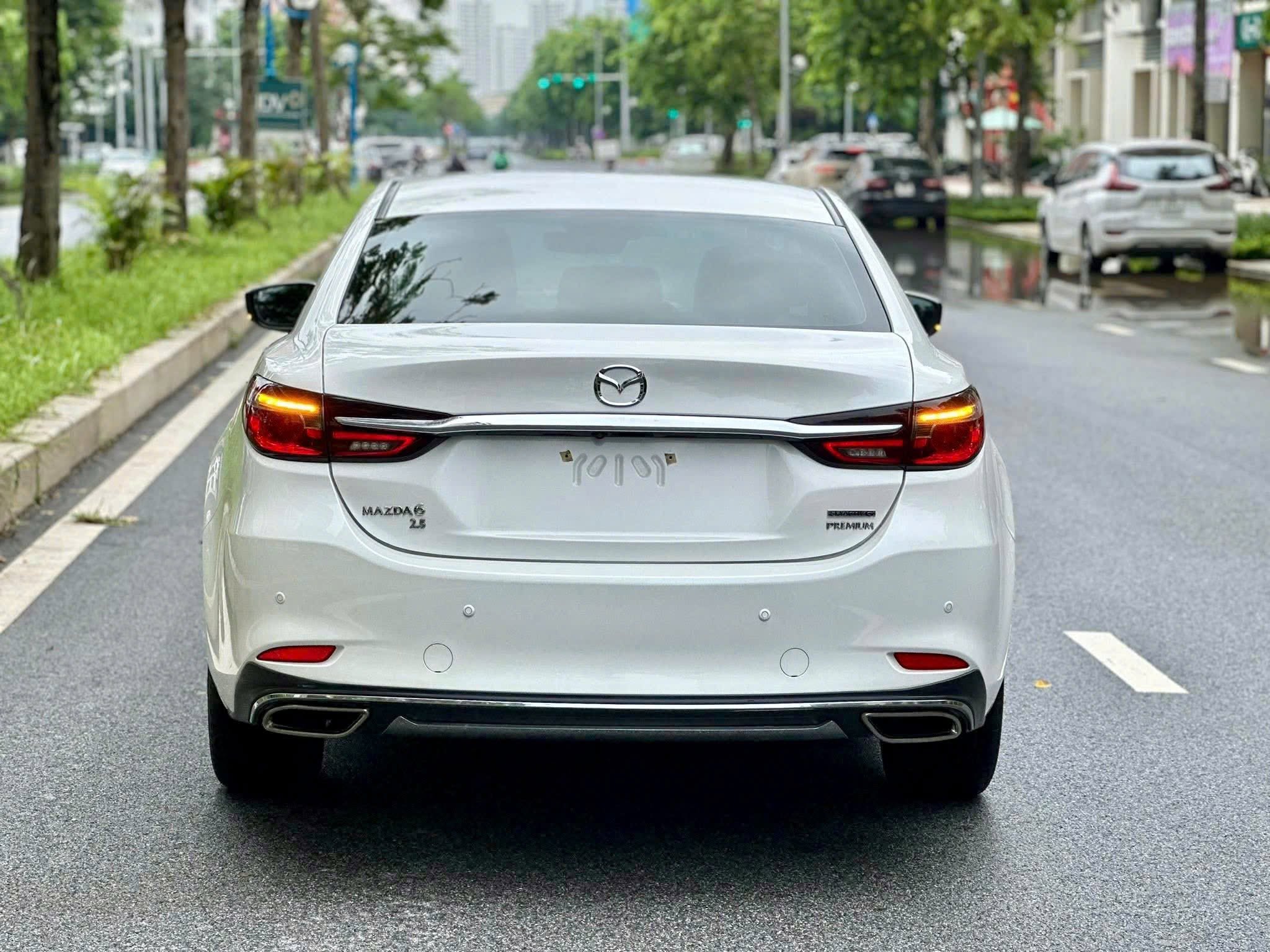Bán Mazda Mazda 6 Signature Premium 2.5 AT năm sản xuất 2024, màu trắng, giá chỉ 719 triệu
