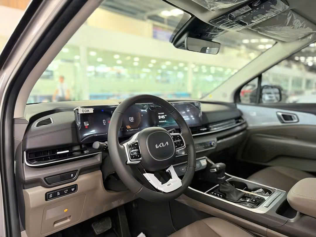 EM CÒN DUY NHẤT 01 XE KIA CARNIVAL LUXURY VIN 2025 mới 100% – ƯU ĐÃI LÊN TỚI 150 TRIỆU!