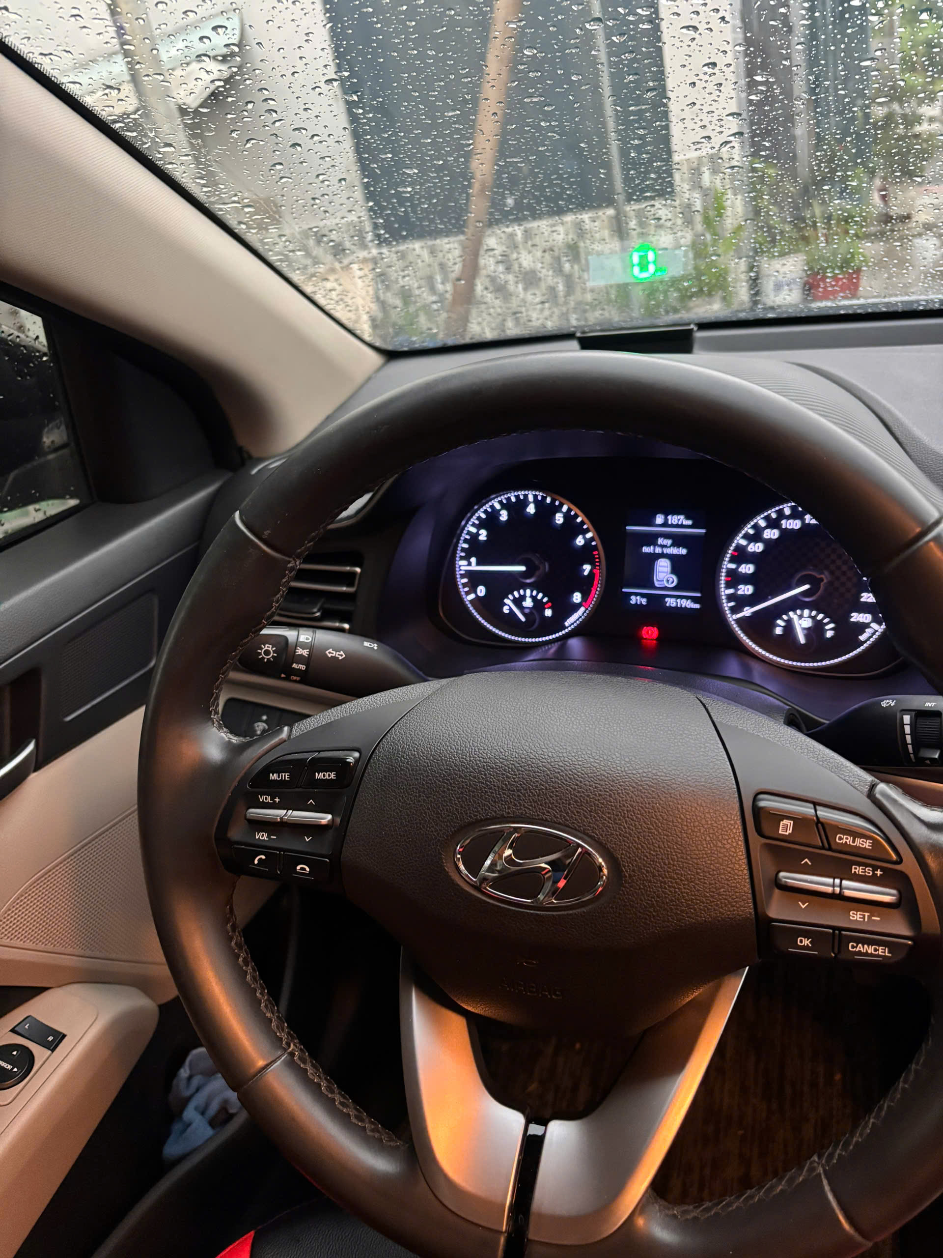 HYUNDAI ELANTRA 2020 – SỐ SÀN – ODO 7,5 VẠN – 310 TRIỆU