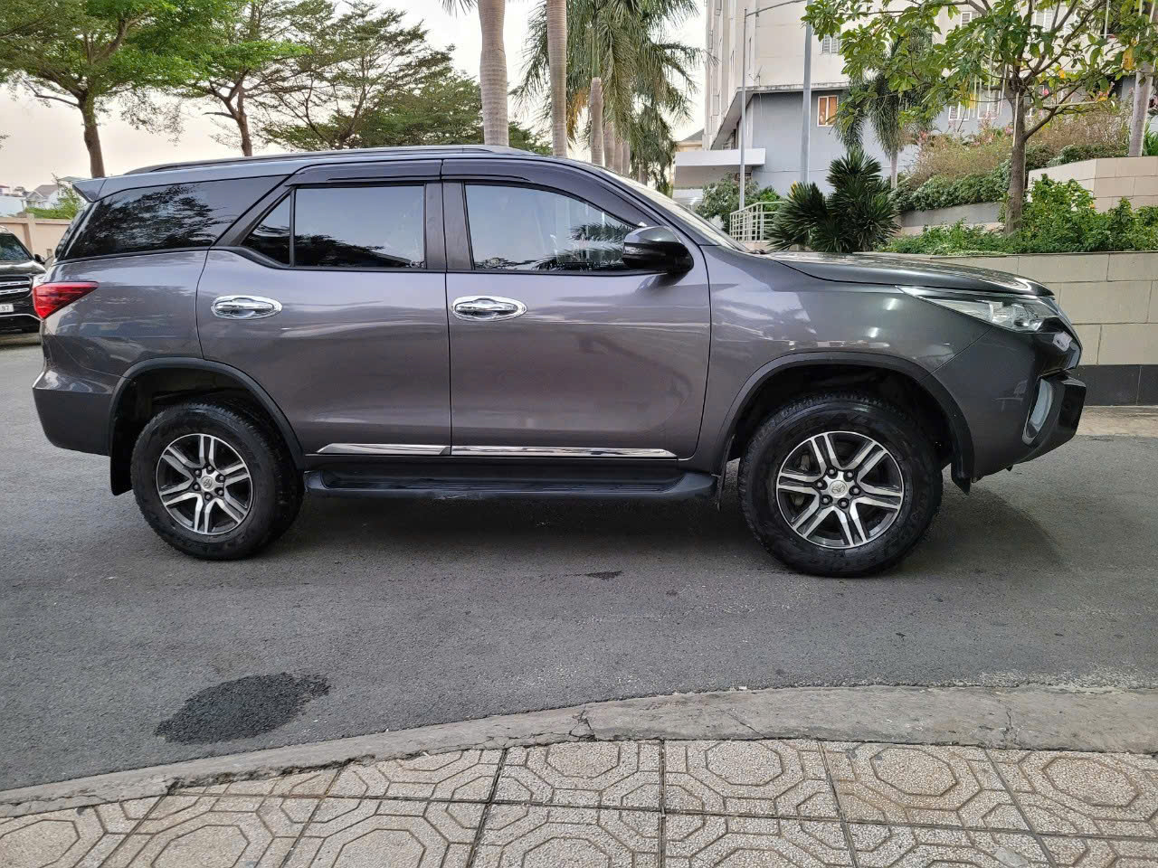 TOYOTA FORTUNER 2019 – MÁY DẦU – SỐ TỰ ĐỘNG – 1 CHỦ TỪ ĐẦU