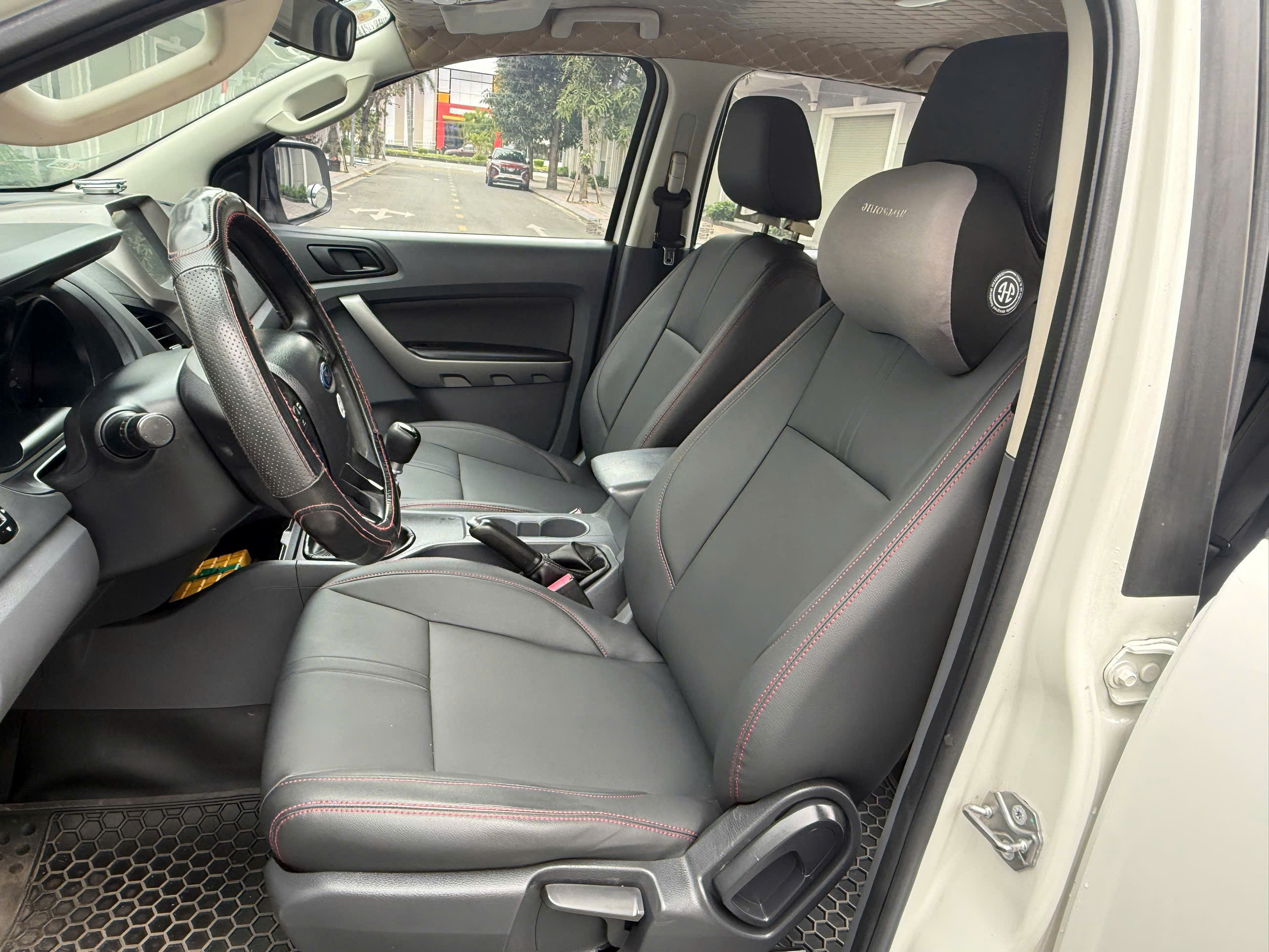 FORD RANGER XLS 2016 – SỐ SÀN – MÁY DẦU 2.2 – GIÁ CHỈ LOANH QUANH 300 TRIỆU