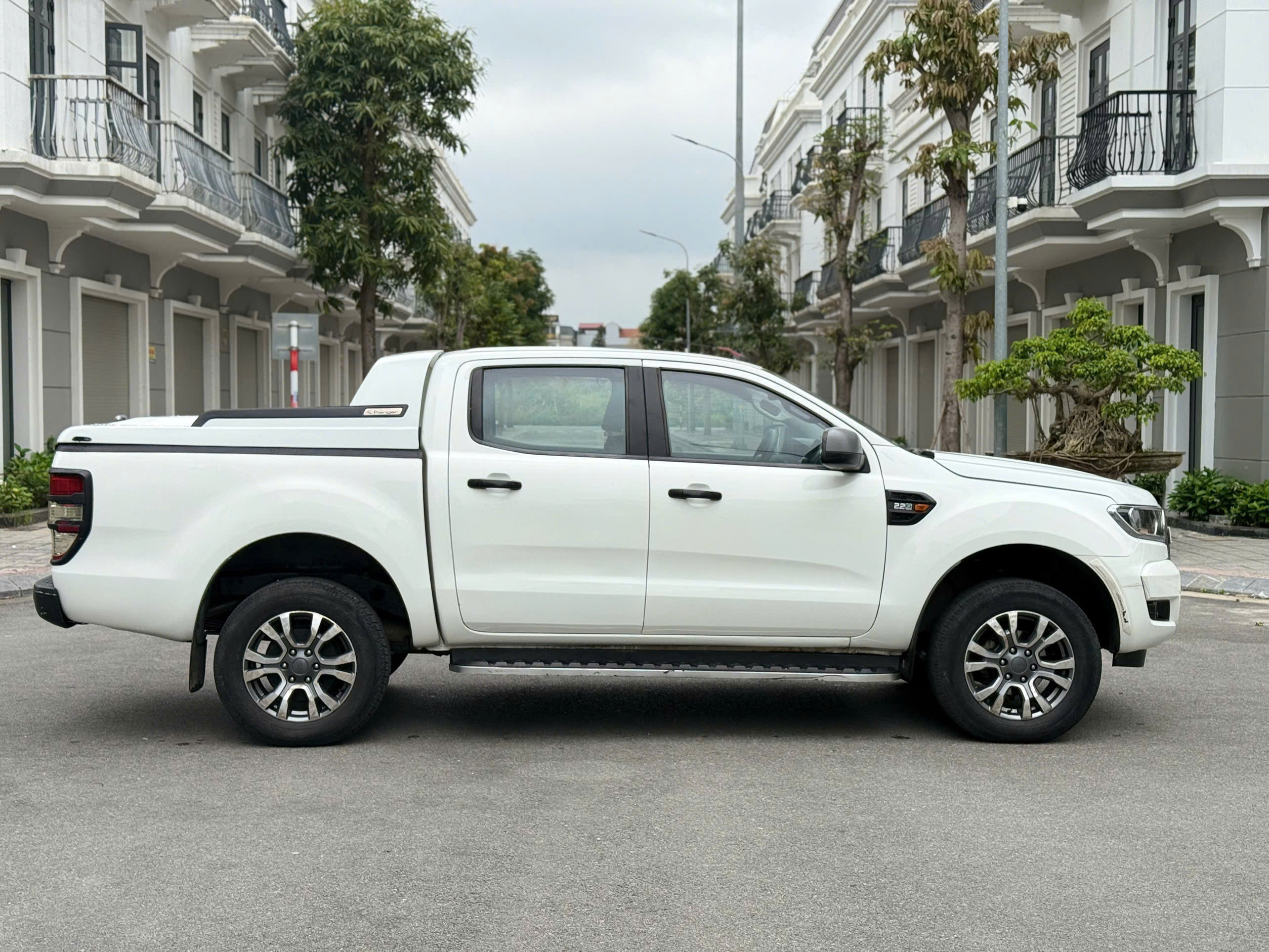 FORD RANGER XLS 2016 – SỐ SÀN – MÁY DẦU 2.2 – GIÁ CHỈ LOANH QUANH 300 TRIỆU