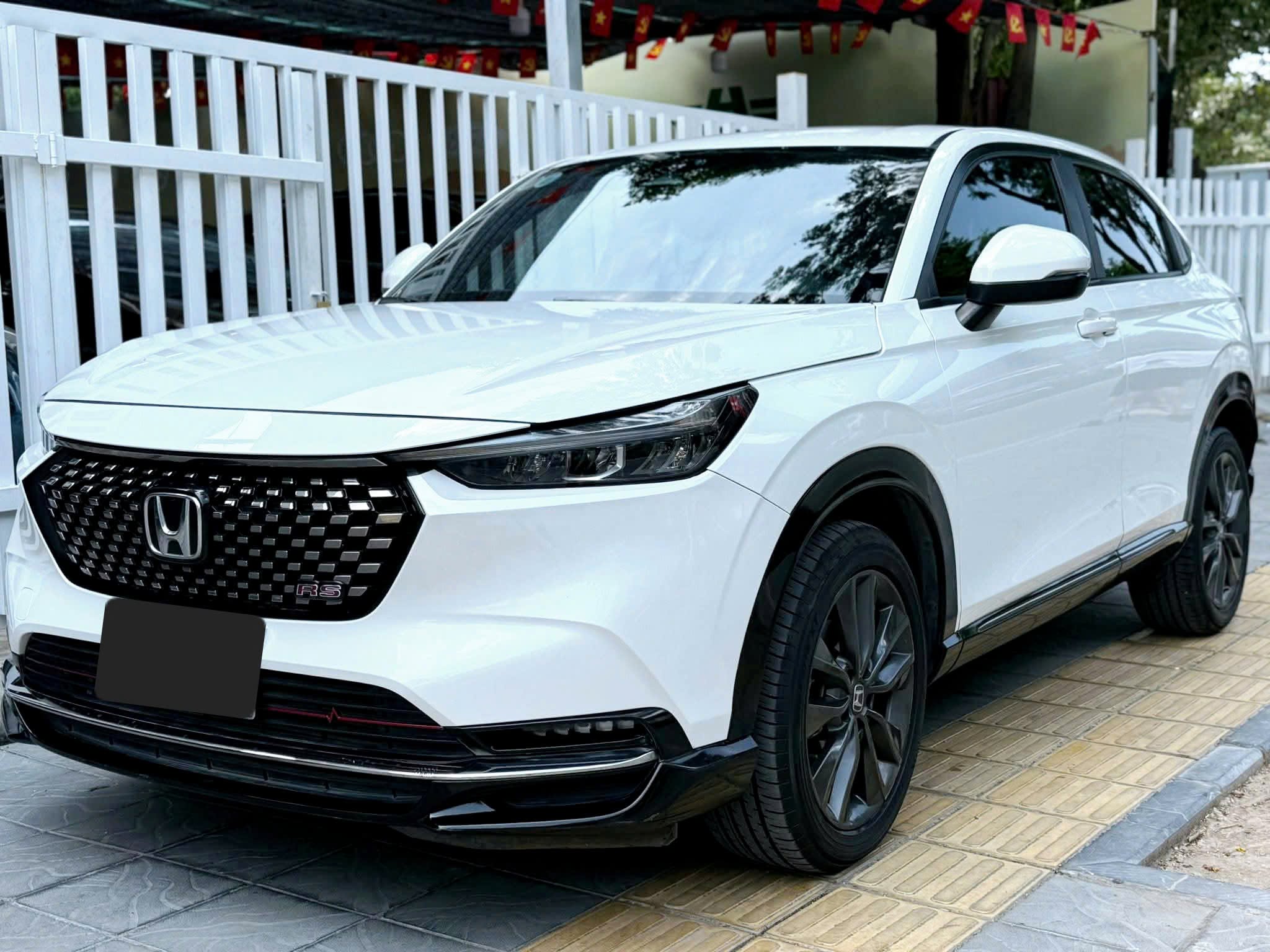 Bán Honda HR-V RS sản xuất năm 2023, màu trắng, xe nhập