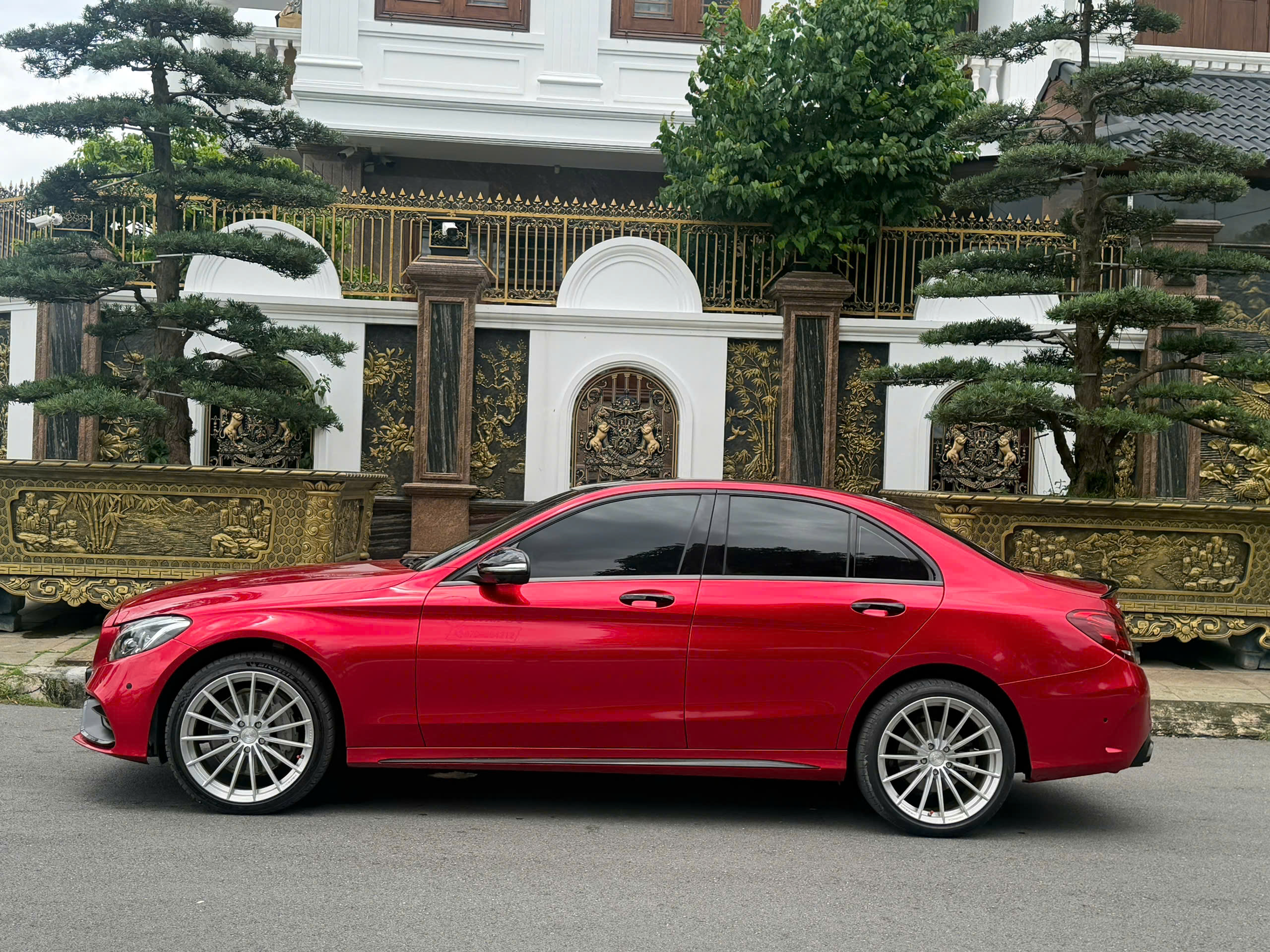 Bán Mercedes-Benz C300 AMG năm 2018, màu xanh Wrap Đỏ