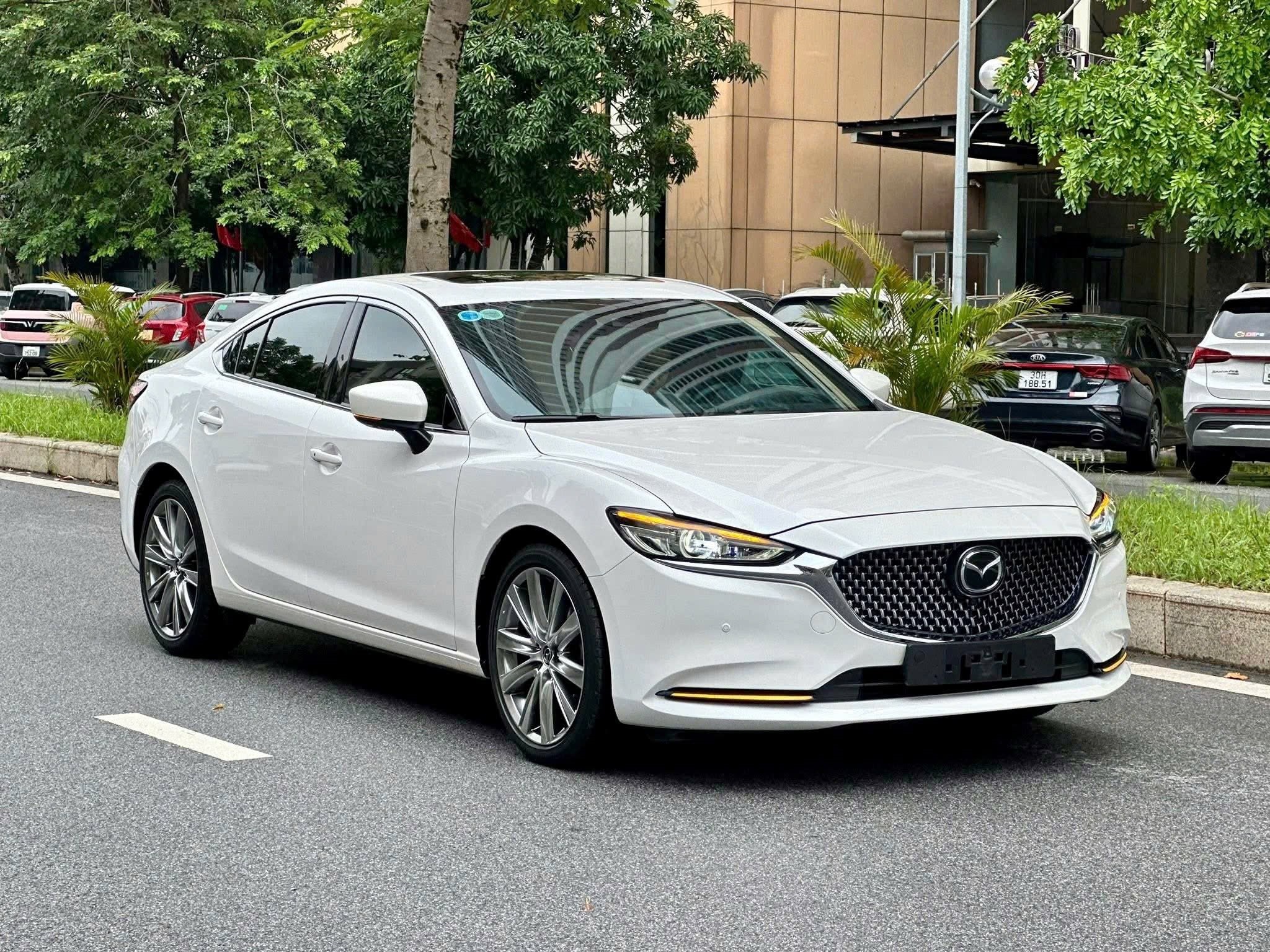 Bán Mazda Mazda 6 Signature Premium 2.5 AT năm sản xuất 2024, màu trắng, giá chỉ 719 triệu