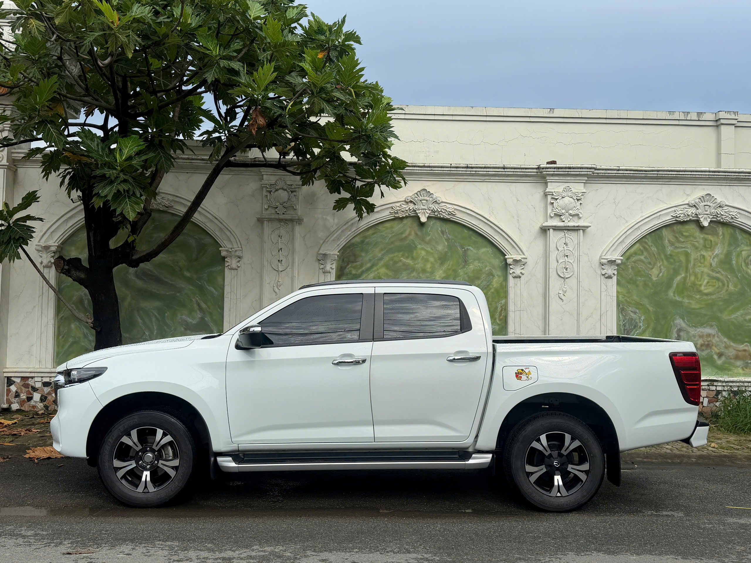 Cần bán xe Mazda Mazda BT 50 Premium 1.9L 4x4 AT sản xuất năm 2021, màu trắng, nhập khẩu giá cạnh tranh