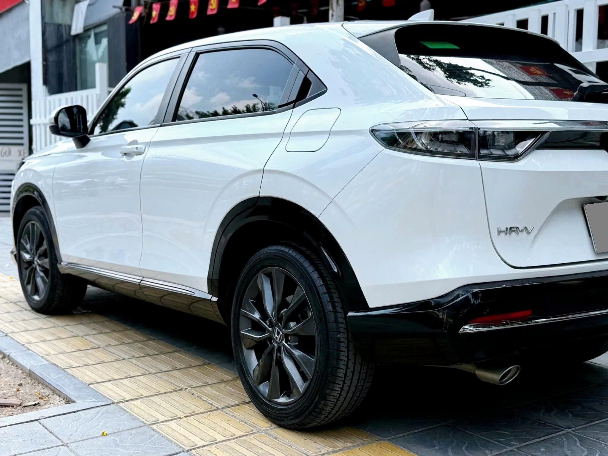 Bán Honda HR-V RS sản xuất năm 2023, màu trắng, xe nhập