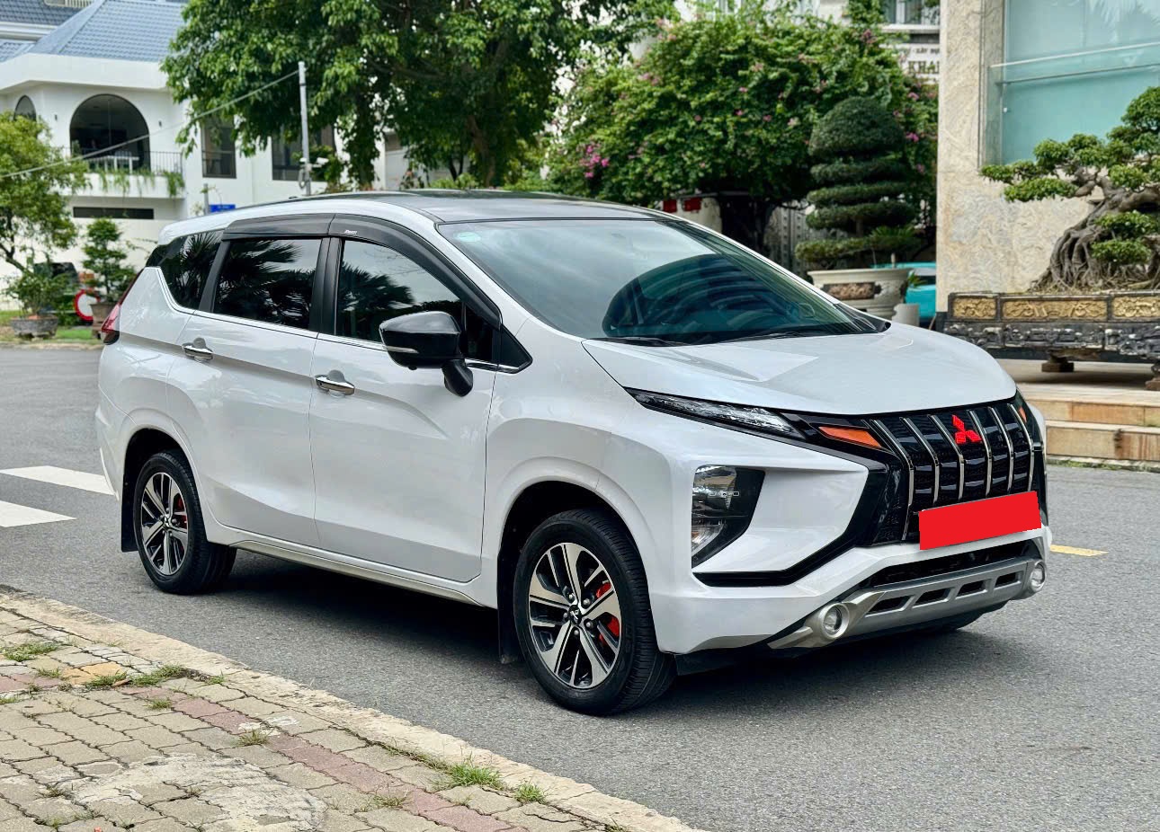 Bán xe Mitsubishi Xpander 1.5 AT sản xuất năm 2020, màu trắng, xe nhập, 370 triệu