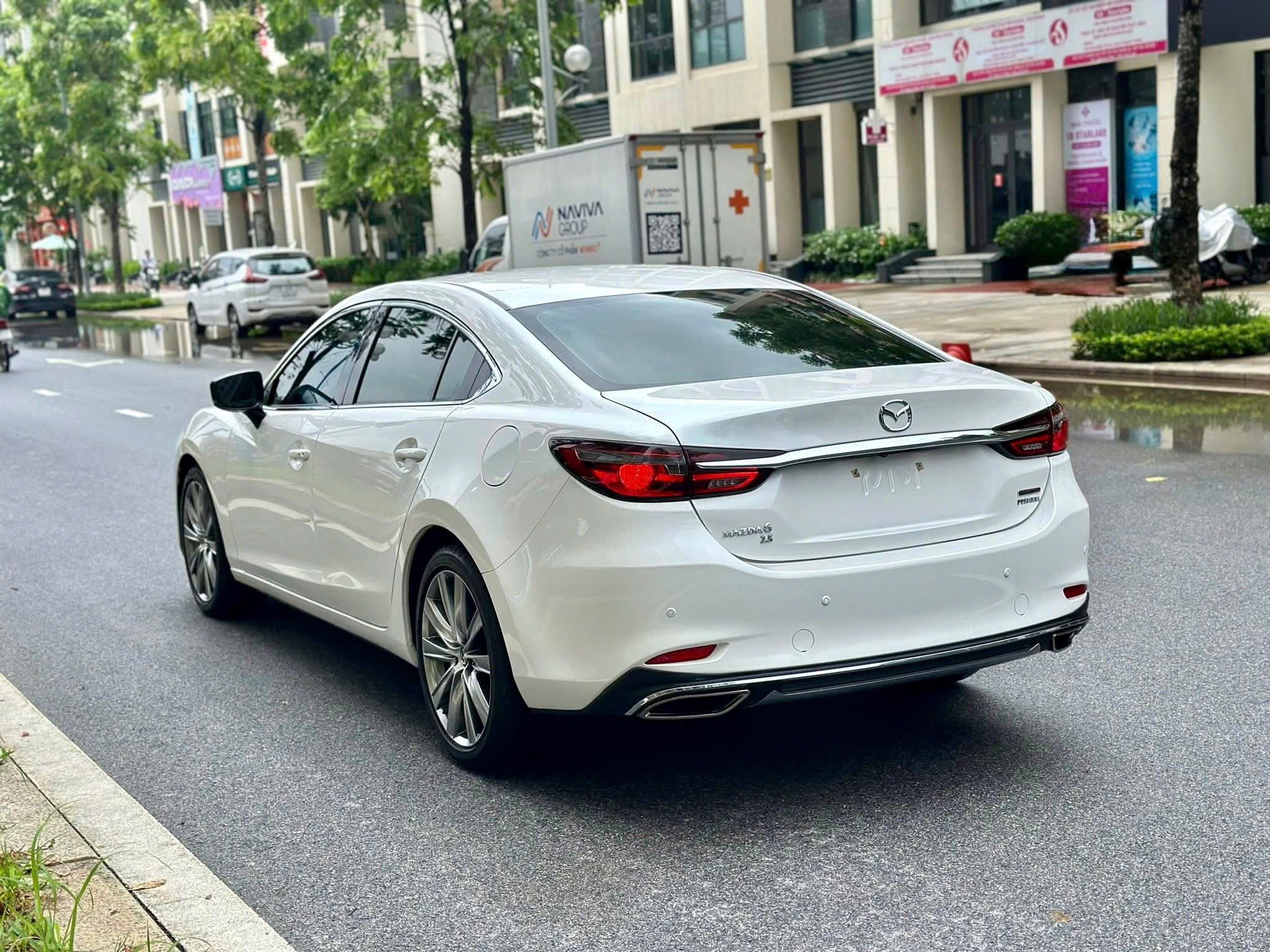 Bán Mazda Mazda 6 Signature Premium 2.5 AT năm sản xuất 2024, màu trắng, giá chỉ 719 triệu