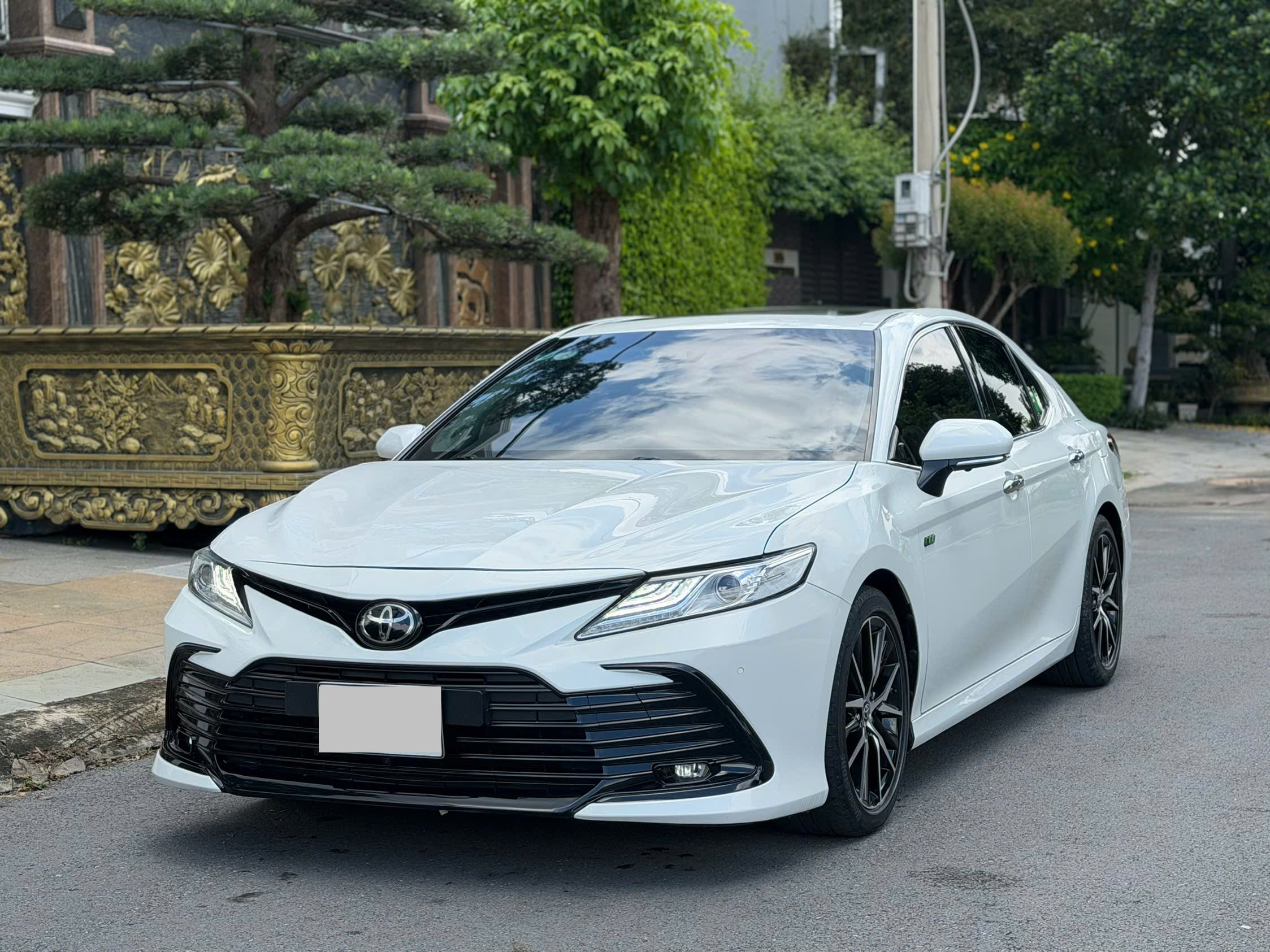 Bán Toyota Camry 2.0Q sản xuất 2023, màu trắng, nhập khẩu