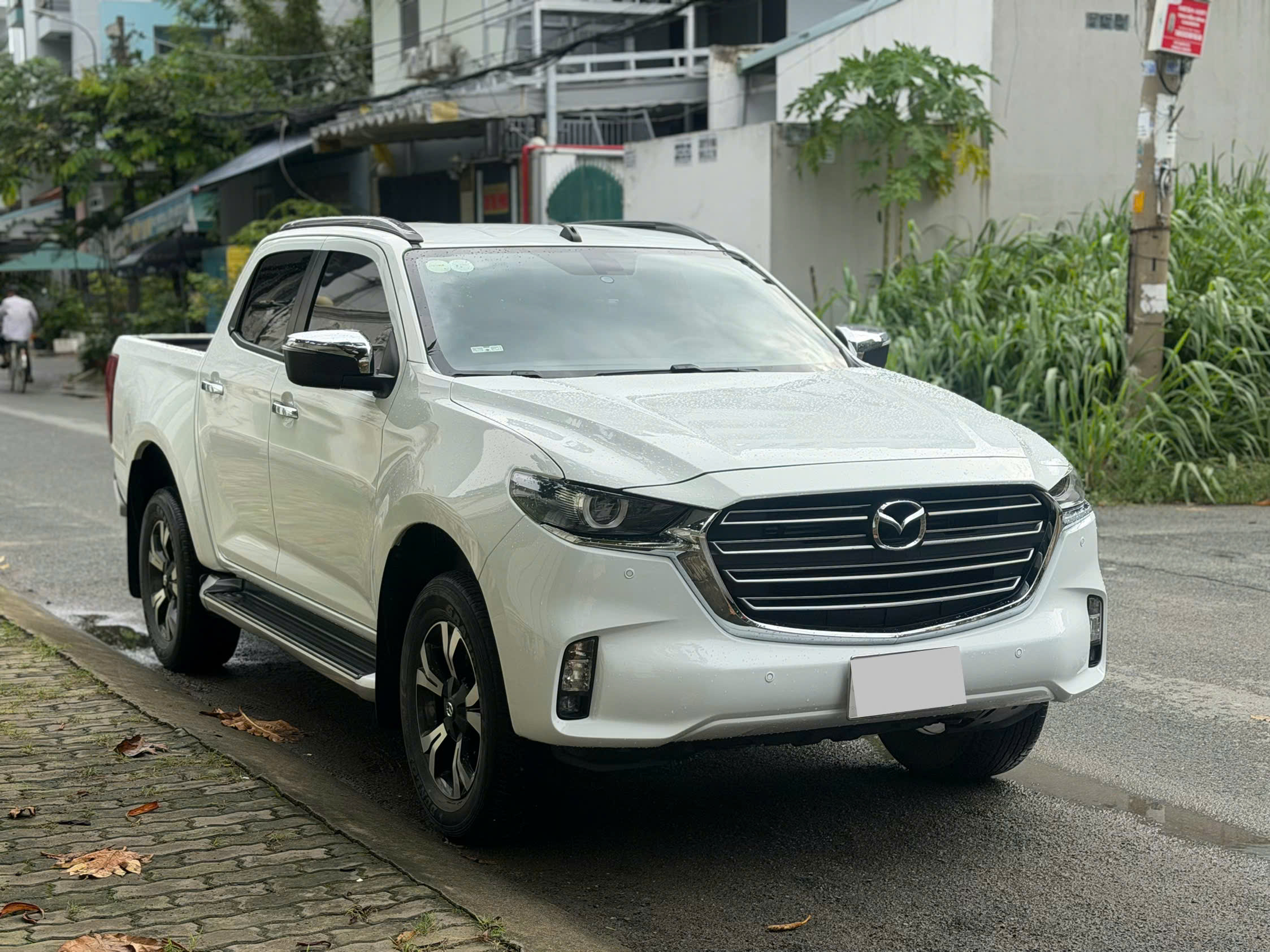 Cần bán xe Mazda Mazda BT 50 Premium 1.9L 4x4 AT sản xuất năm 2021, màu trắng, nhập khẩu giá cạnh tranh