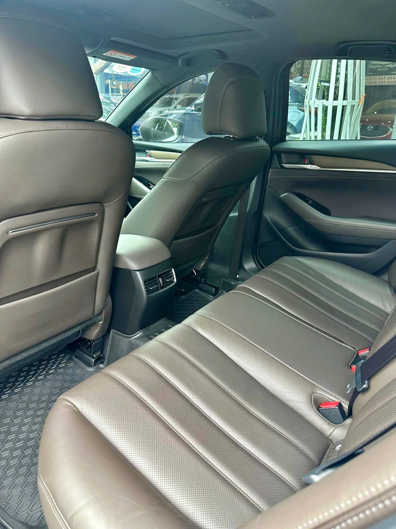 Bán Mazda Mazda 6 Signature Premium 2.5 AT năm sản xuất 2024, màu trắng, giá chỉ 719 triệu