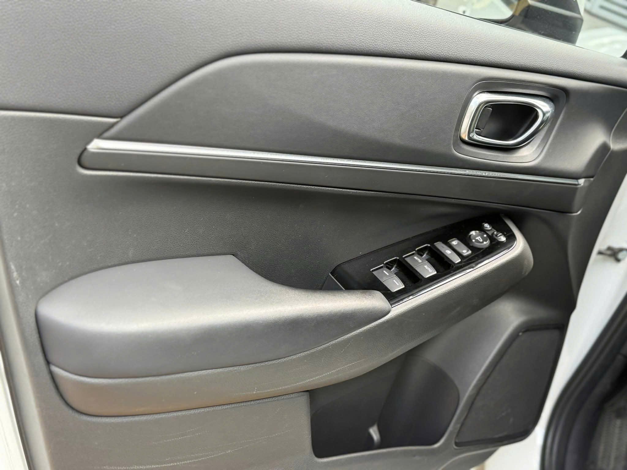 Bán Honda HR-V RS sản xuất năm 2023, màu trắng, xe nhập