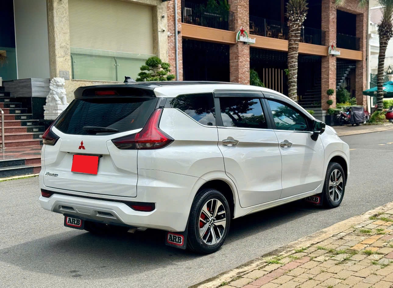 Bán xe Mitsubishi Xpander 1.5 AT sản xuất năm 2020, màu trắng, xe nhập, 370 triệu