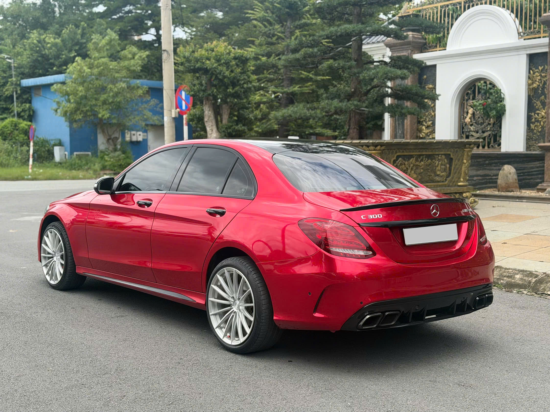 Bán Mercedes-Benz C300 AMG năm 2018, màu xanh Wrap Đỏ