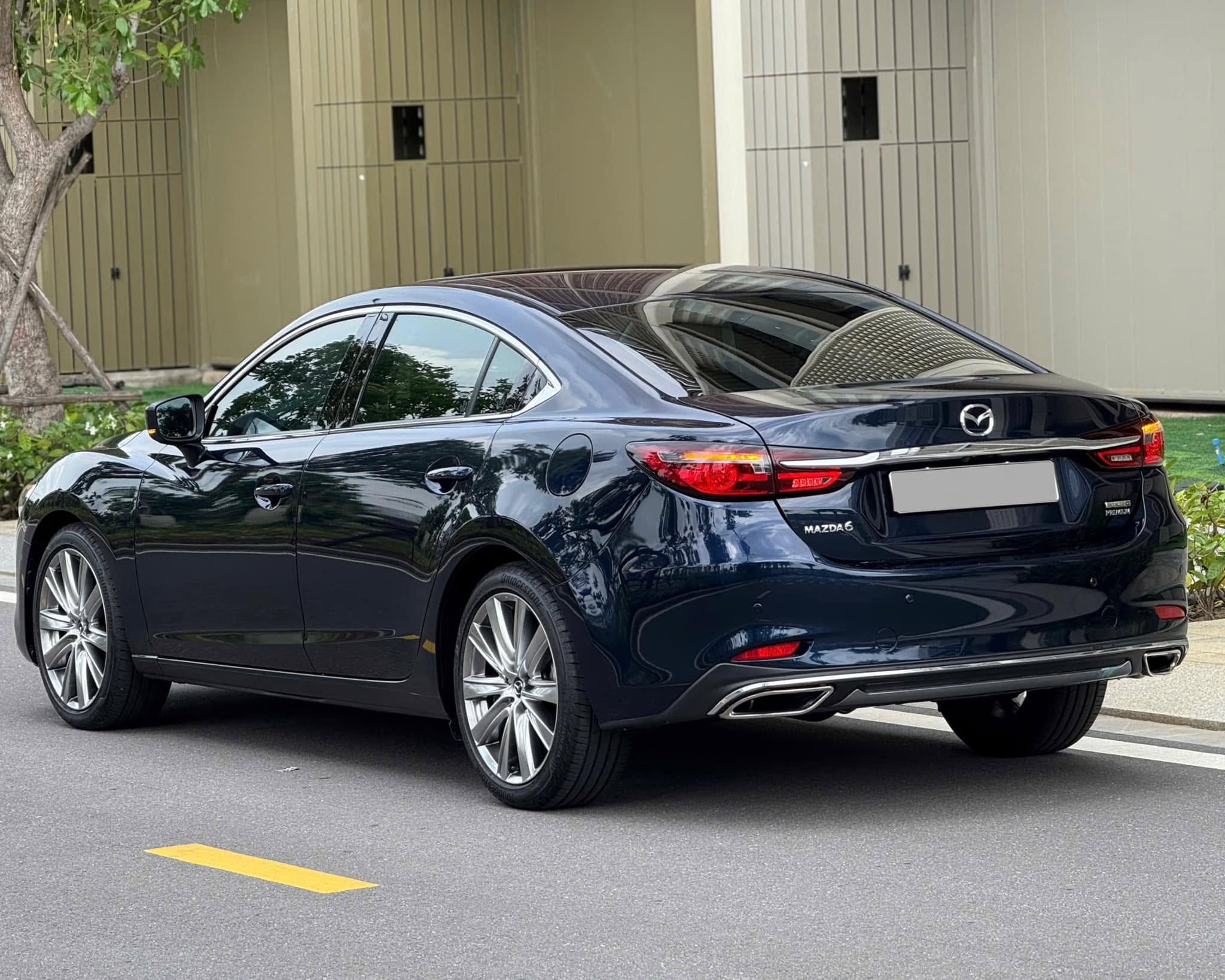 Bán Mazda Mazda 6 Premium 2.0 AT TCCC năm sản xuất 2023, màu xanh, 650tr