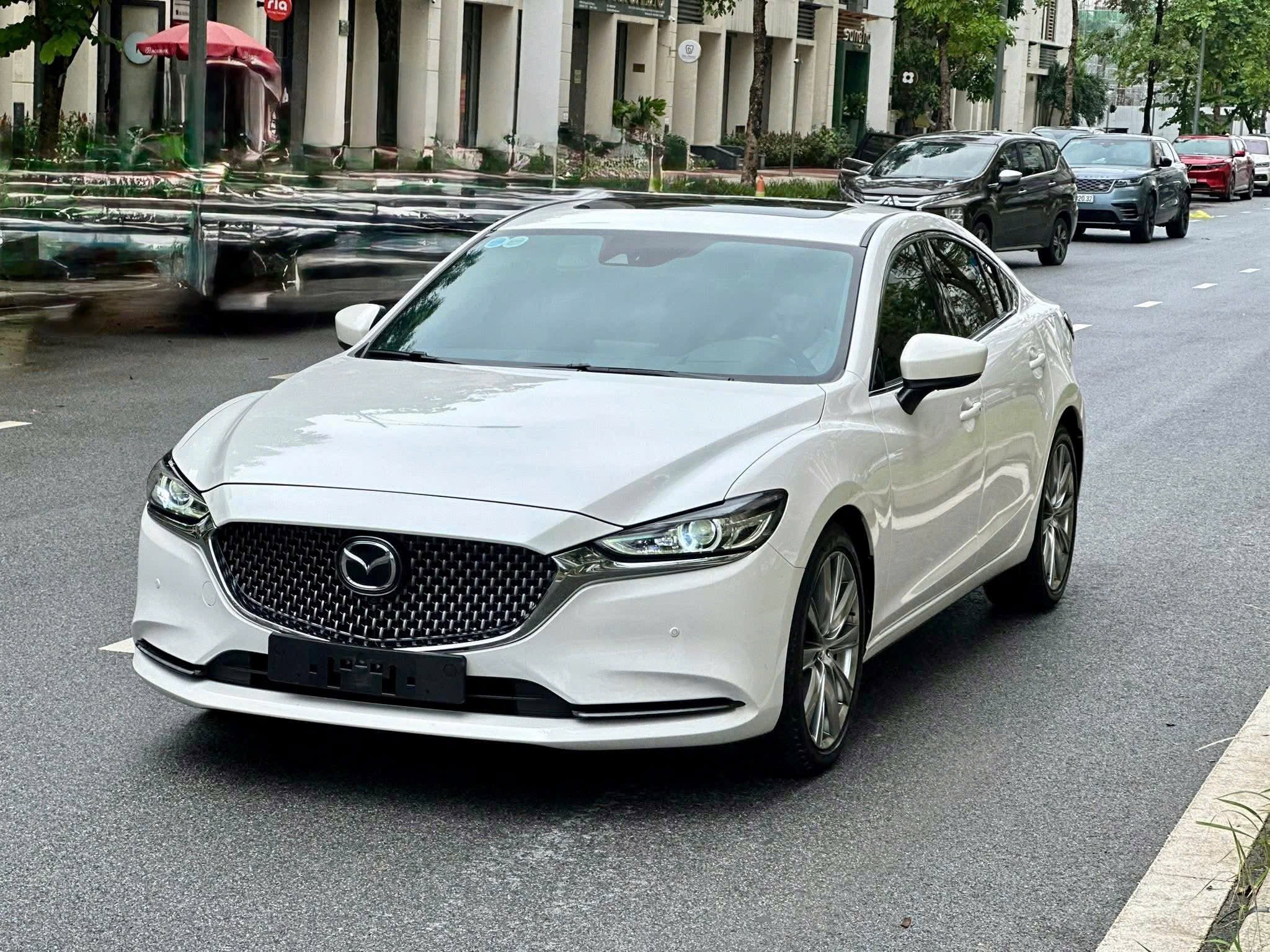 Bán Mazda Mazda 6 Signature Premium 2.5 AT năm sản xuất 2024, màu trắng, giá chỉ 719 triệu
