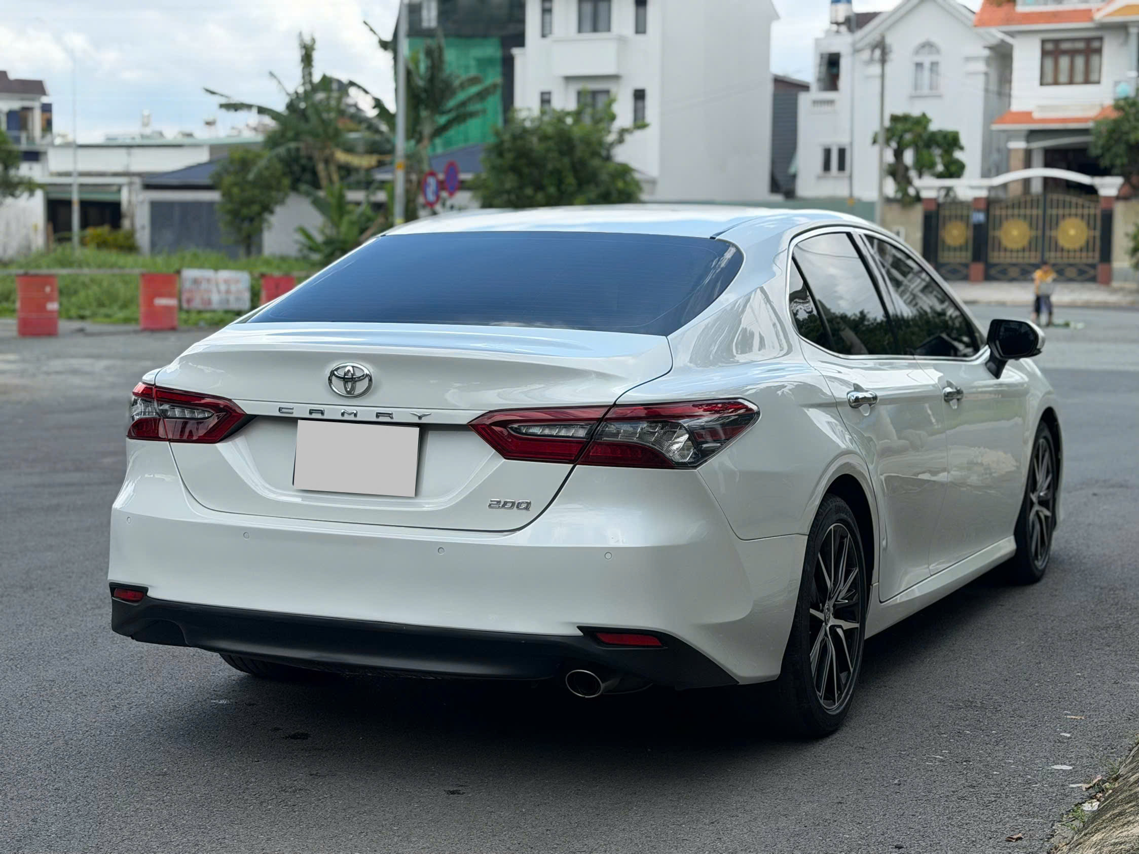 Bán Toyota Camry 2.0Q sản xuất 2023, màu trắng, nhập khẩu