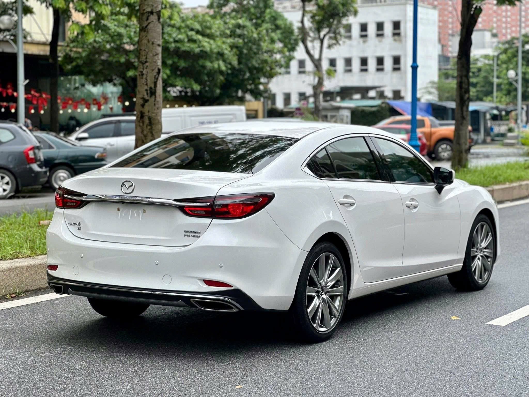 Bán Mazda Mazda 6 Signature Premium 2.5 AT năm sản xuất 2024, màu trắng, giá chỉ 719 triệu