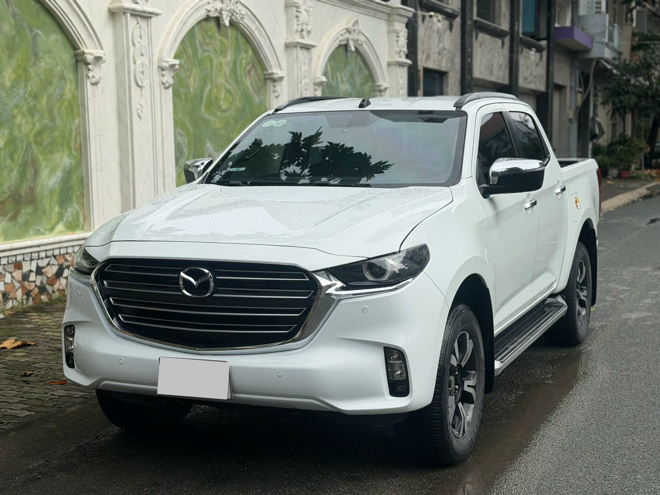 Cần bán xe Mazda Mazda BT 50 Premium 1.9L 4x4 AT sản xuất năm 2021, màu trắng, nhập khẩu giá cạnh tranh