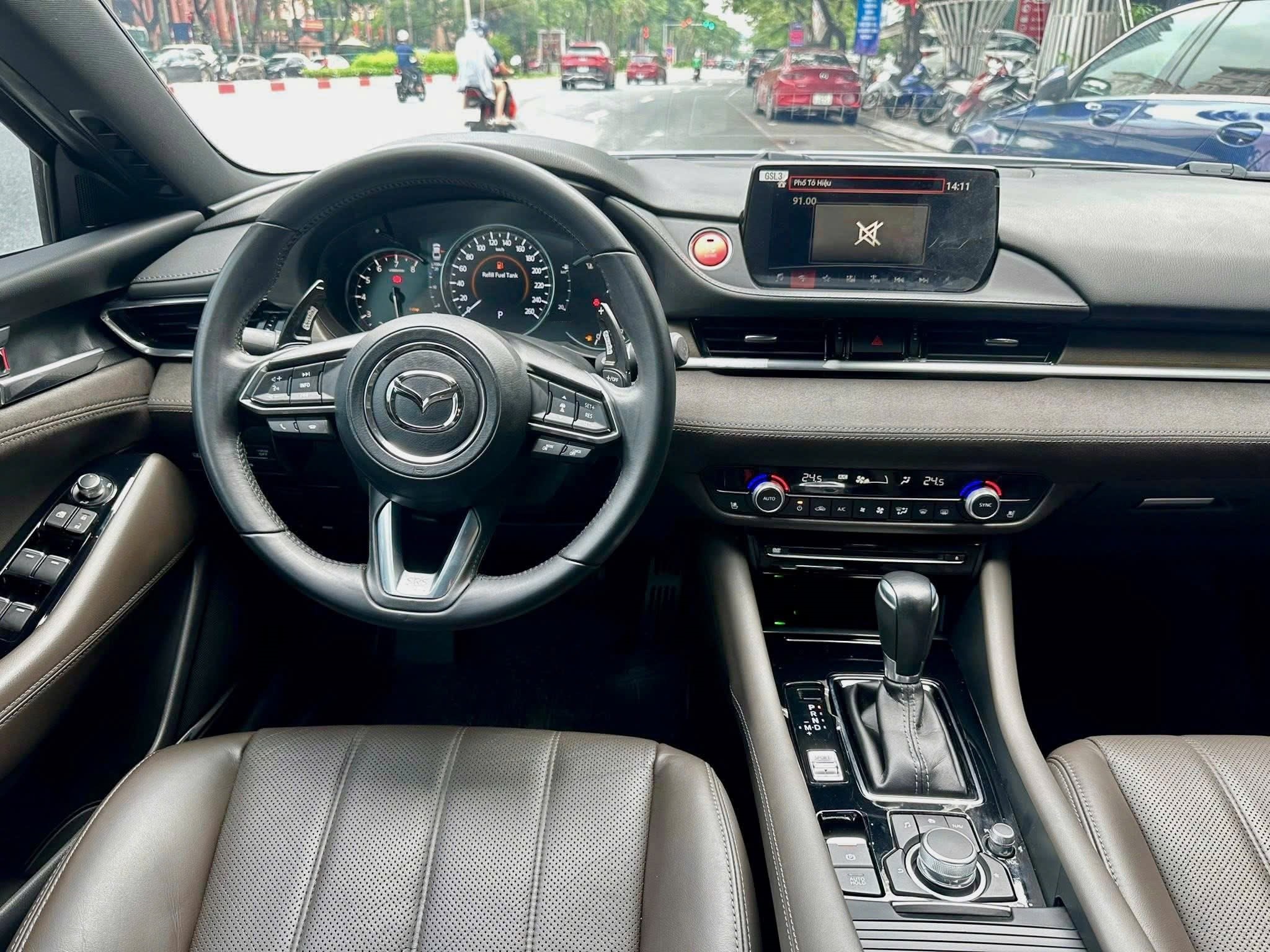 Bán Mazda Mazda 6 Signature Premium 2.5 AT năm sản xuất 2024, màu trắng, giá chỉ 719 triệu