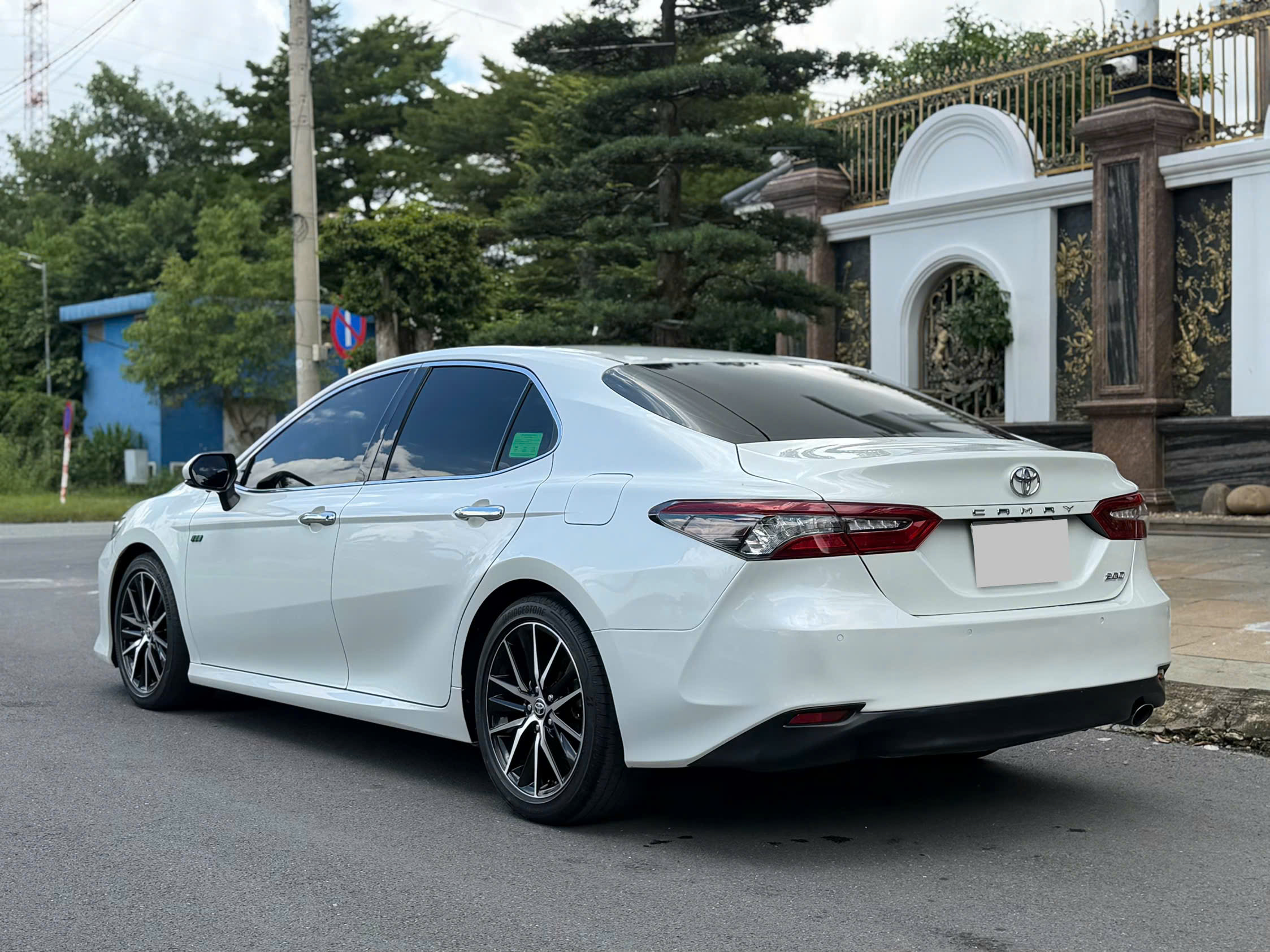 Bán Toyota Camry 2.0Q sản xuất 2023, màu trắng, nhập khẩu