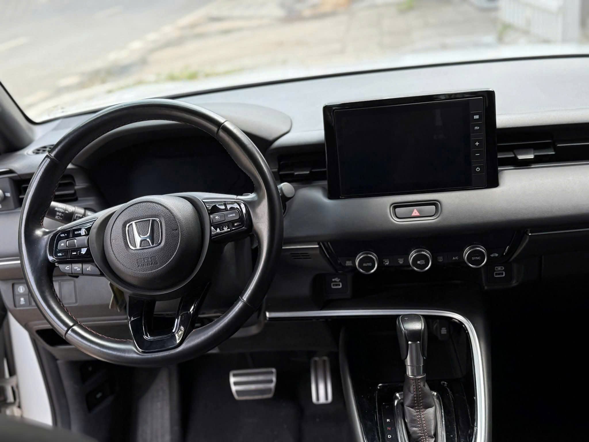 Bán Honda HR-V RS sản xuất năm 2023, màu trắng, xe nhập