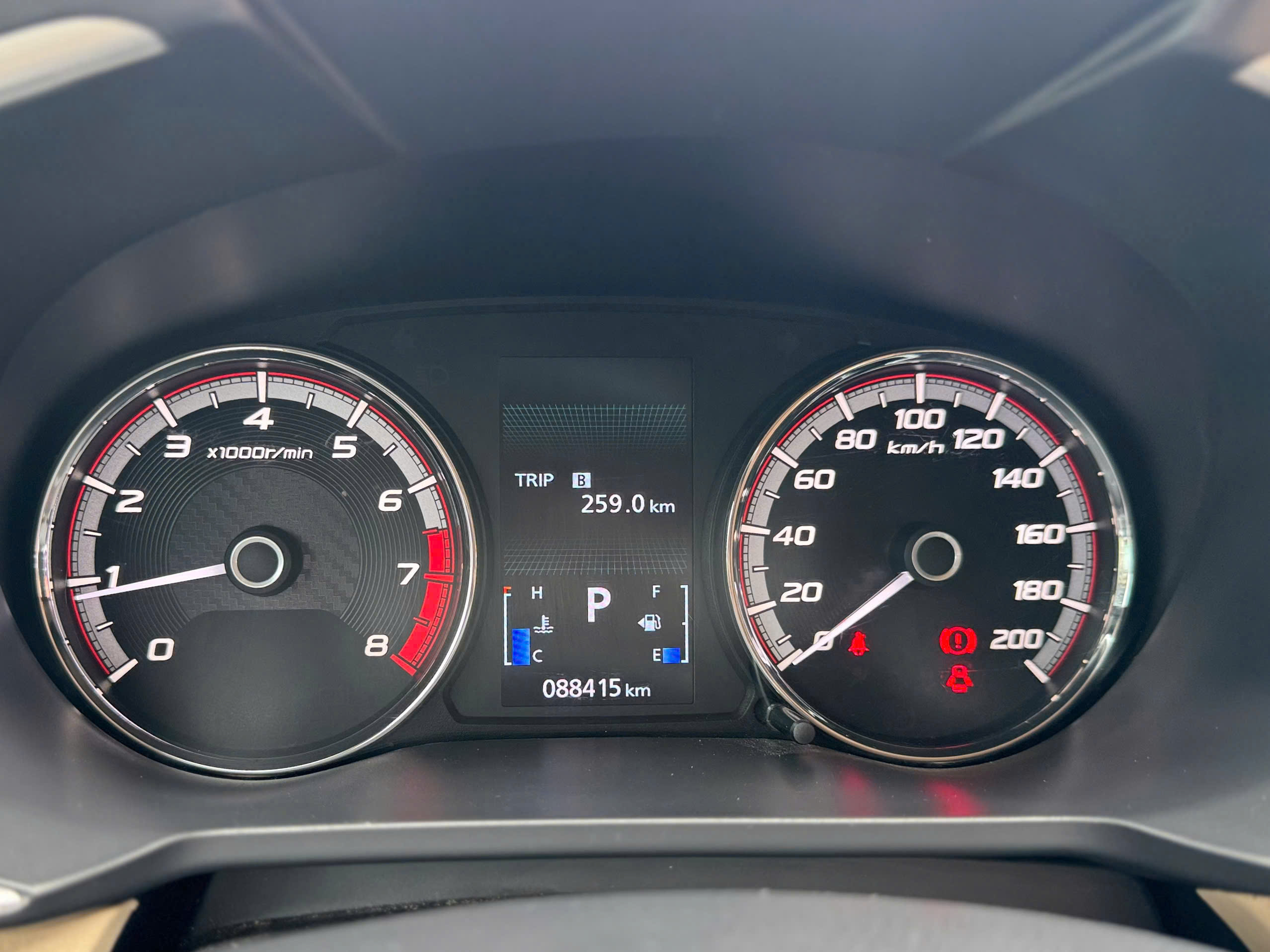 Bán xe Mitsubishi Xpander 1.5 AT sản xuất năm 2020, màu trắng, xe nhập, 370 triệu