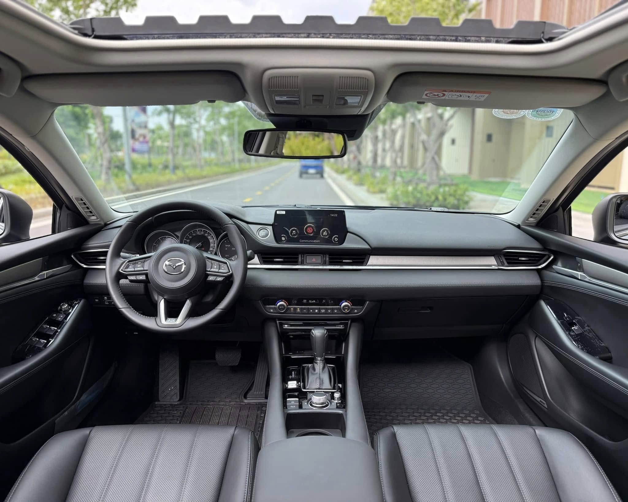 Bán Mazda Mazda 6 Premium 2.0 AT TCCC năm sản xuất 2023, màu xanh, 650tr