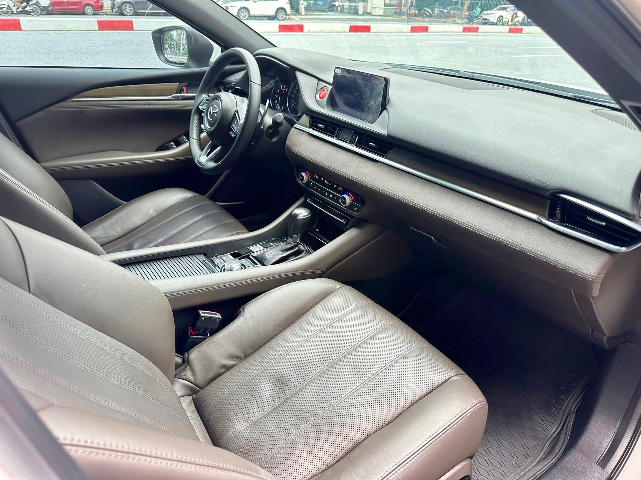Bán Mazda Mazda 6 Signature Premium 2.5 AT năm sản xuất 2024, màu trắng, giá chỉ 719 triệu