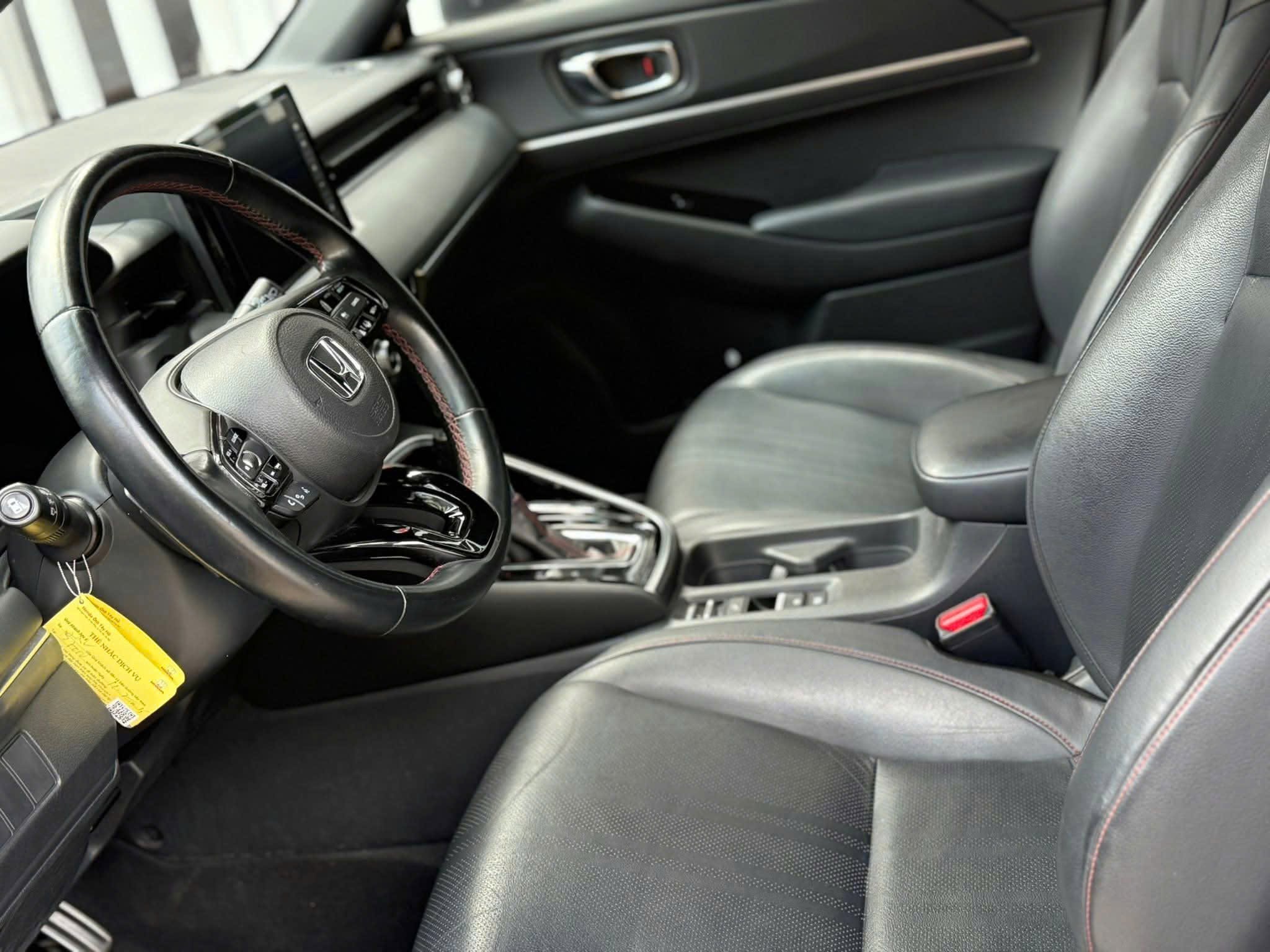 Bán Honda HR-V RS sản xuất năm 2023, màu trắng, xe nhập