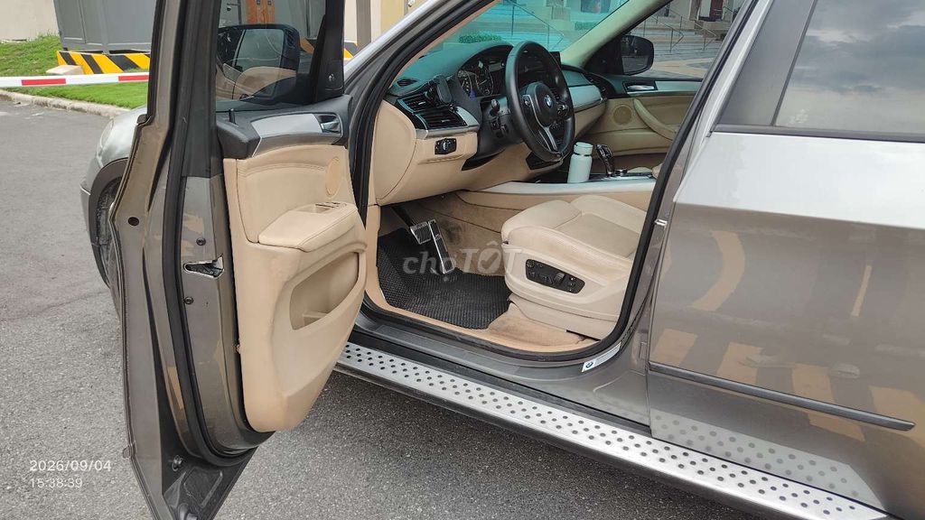 BMW X5 2011 LCI màu xám, xe chính chủ sử dụng kỹ, đã lên nhiều option giá trị.