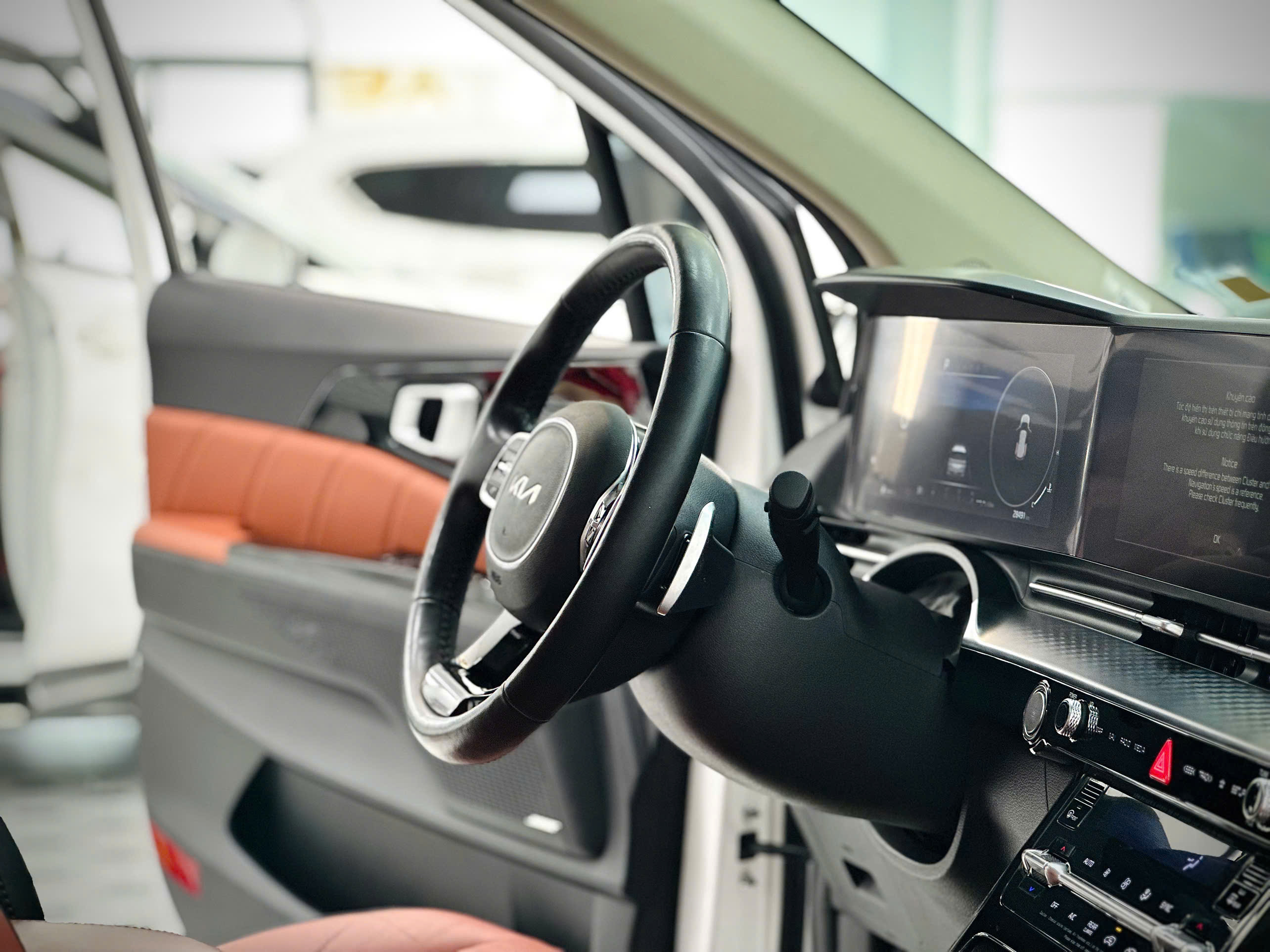 Bán Kia Carnival Signature 3.5G sản xuất năm 2023, màu trắng