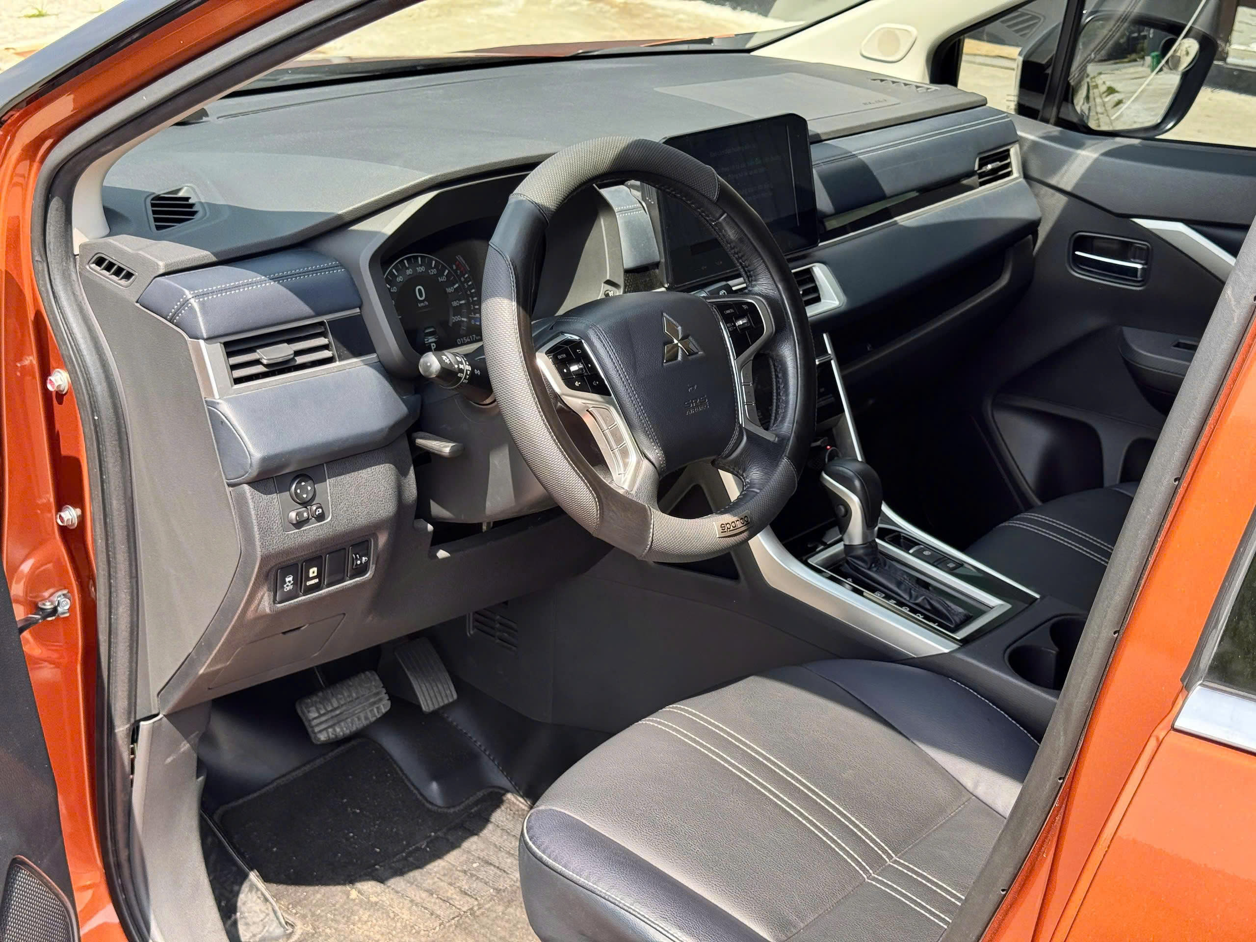 Bán Mitsubishi Xpander Cross 1.5 AT sản xuất 2024, màu cam, nhập khẩu nguyên chiếc