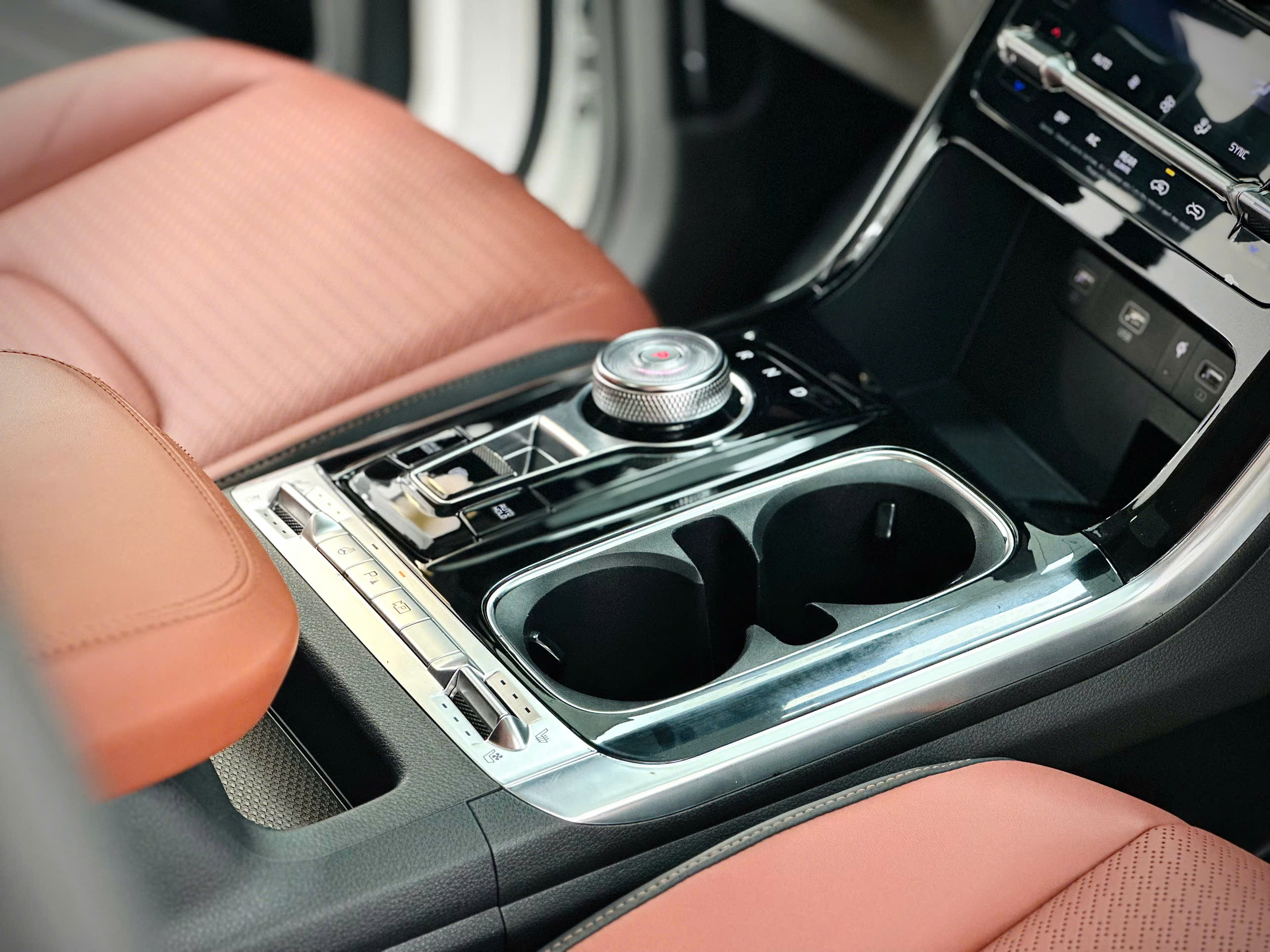 Bán Kia Carnival Signature 3.5G sản xuất năm 2023, màu trắng
