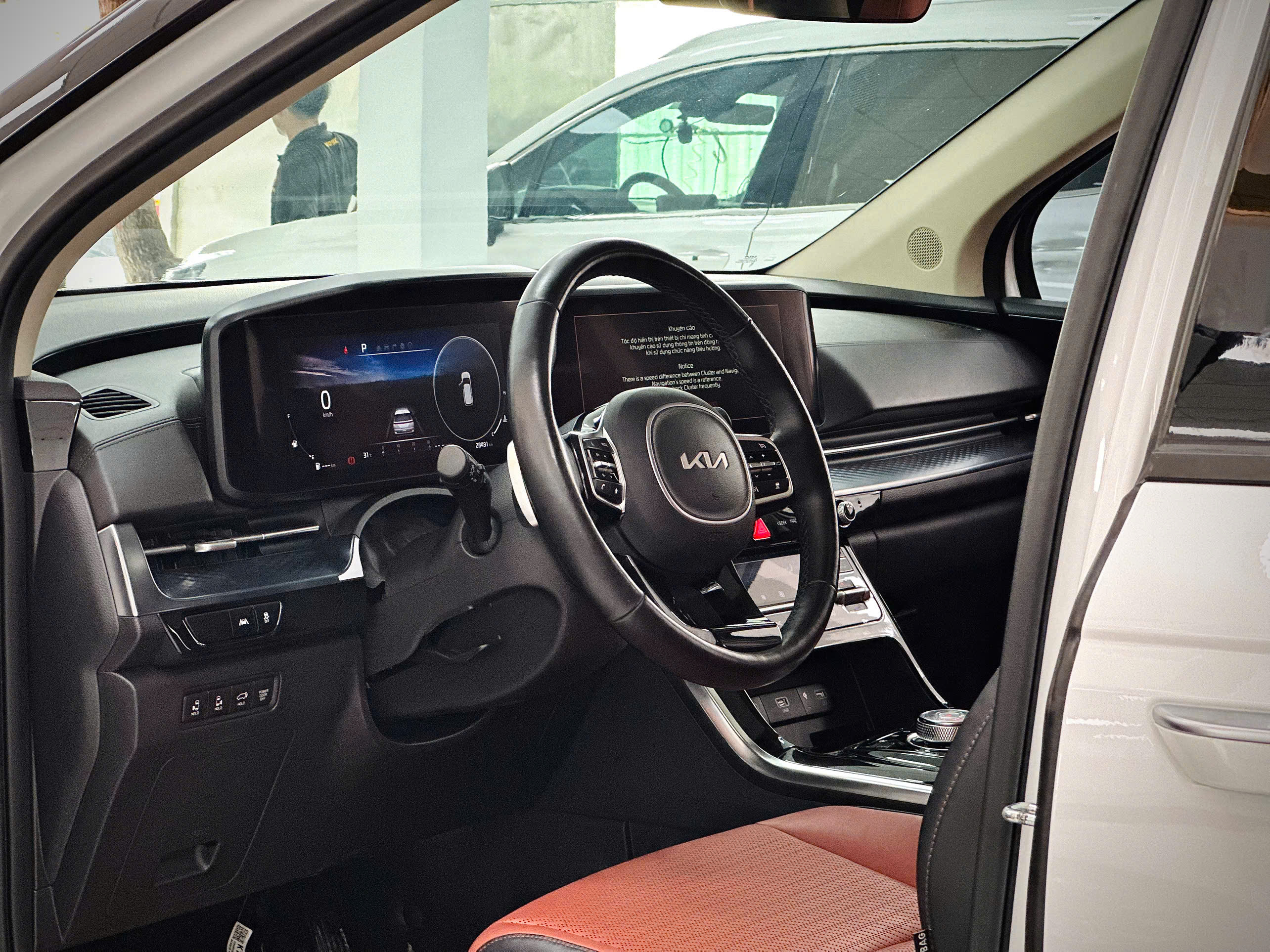 Bán Kia Carnival Signature 3.5G sản xuất năm 2023, màu trắng