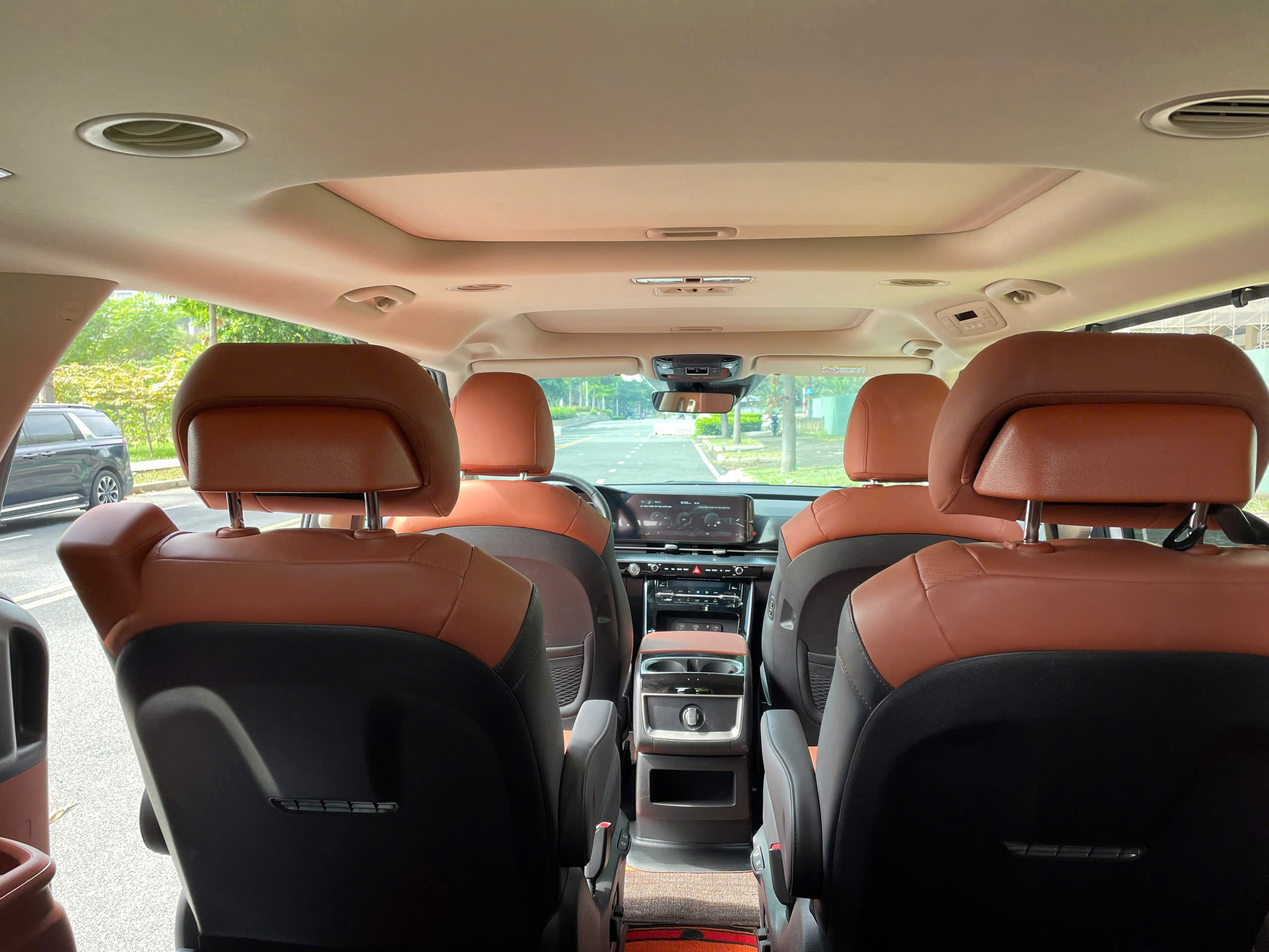Bán ô tô Kia Carnival Signature 2.2D năm 2023, màu trắng, giá 1.08tỉ