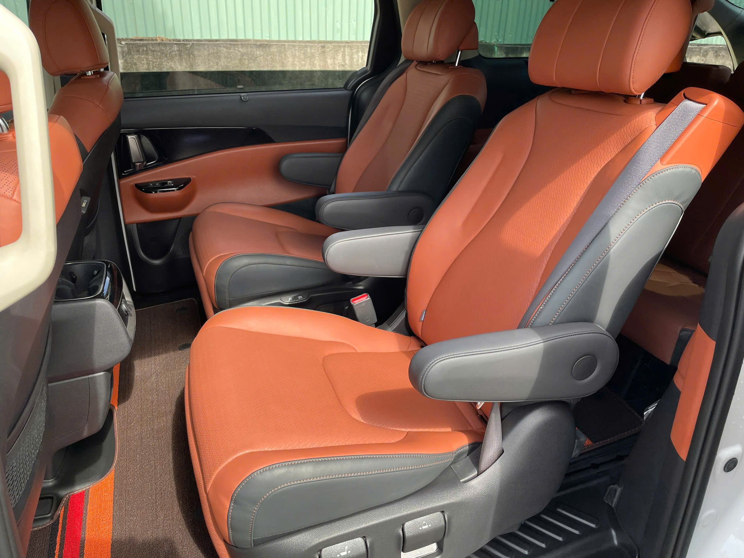 Bán ô tô Kia Carnival Signature 2.2D năm 2023, màu trắng, giá 1.08tỉ