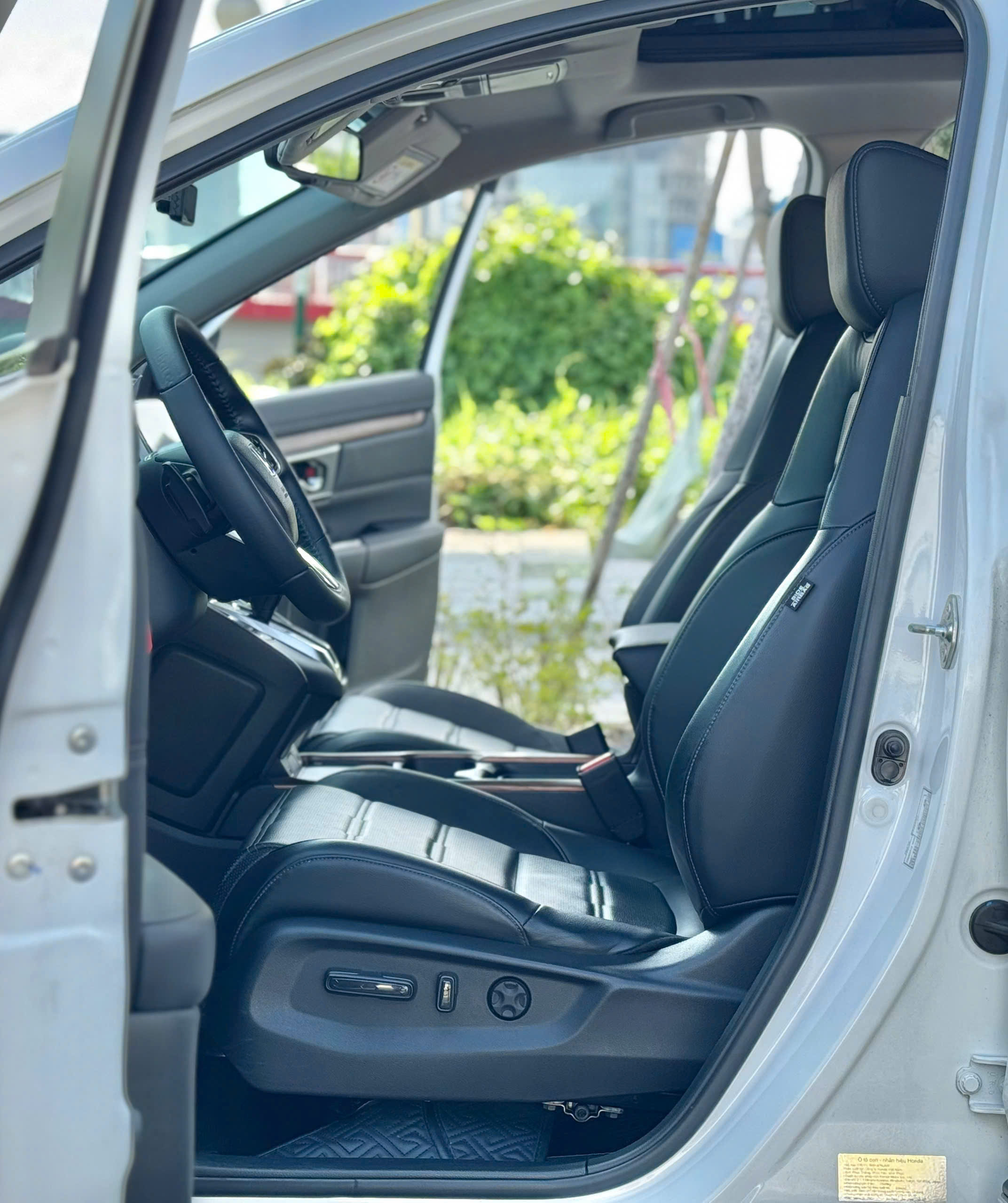 Bán xe Honda CR V L năm 2023, màu trắng, giá tốt