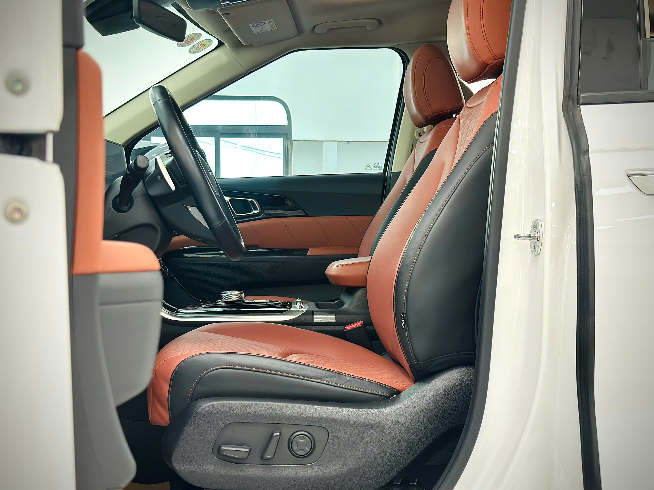 Bán Kia Carnival Signature 3.5G sản xuất năm 2023, màu trắng