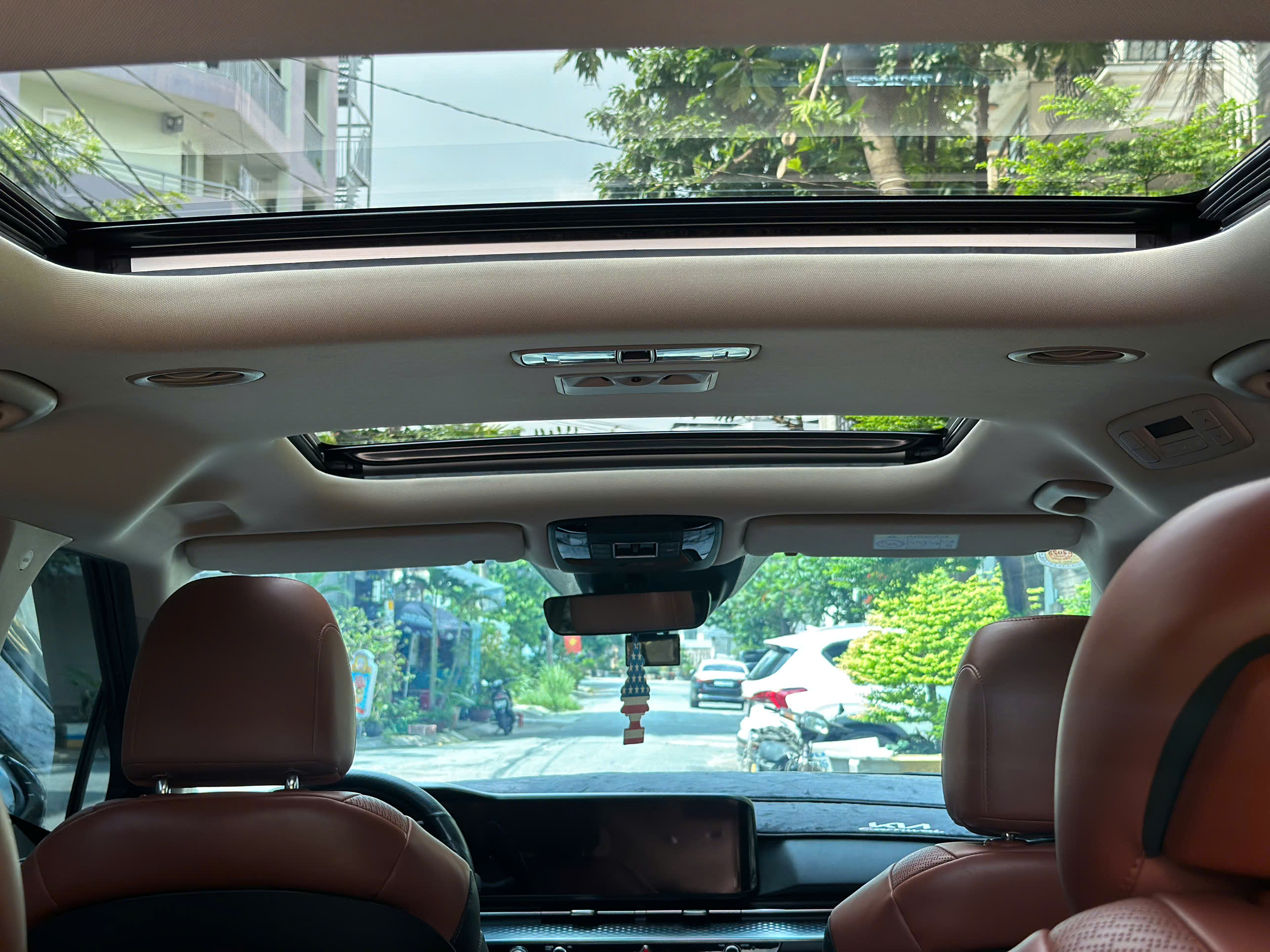 Cần bán Kia Carnival Signature 2.2D sản xuất năm 2024, màu đen, giá tốt