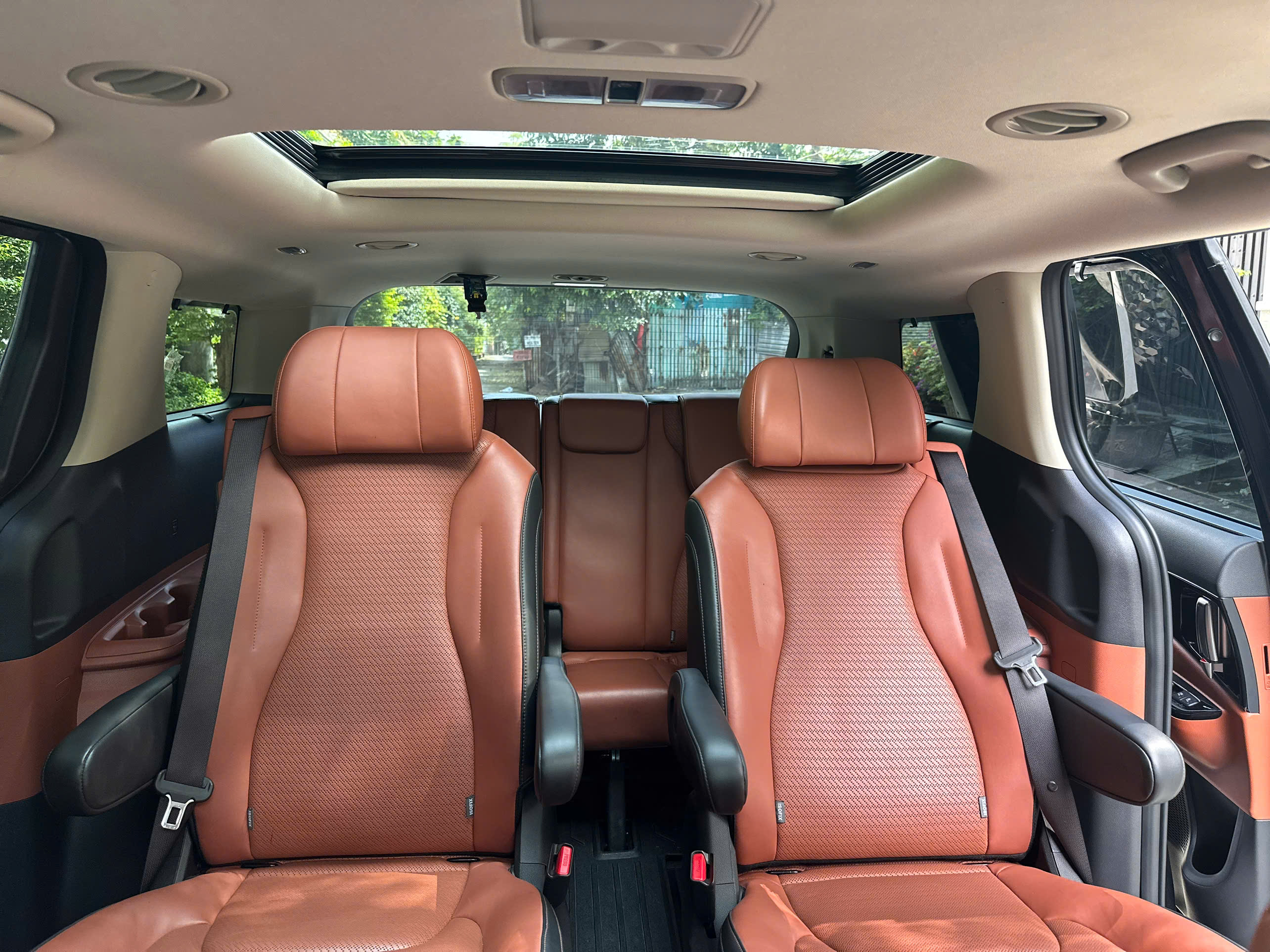 Cần bán Kia Carnival Signature 2.2D sản xuất năm 2024, màu đen, giá tốt