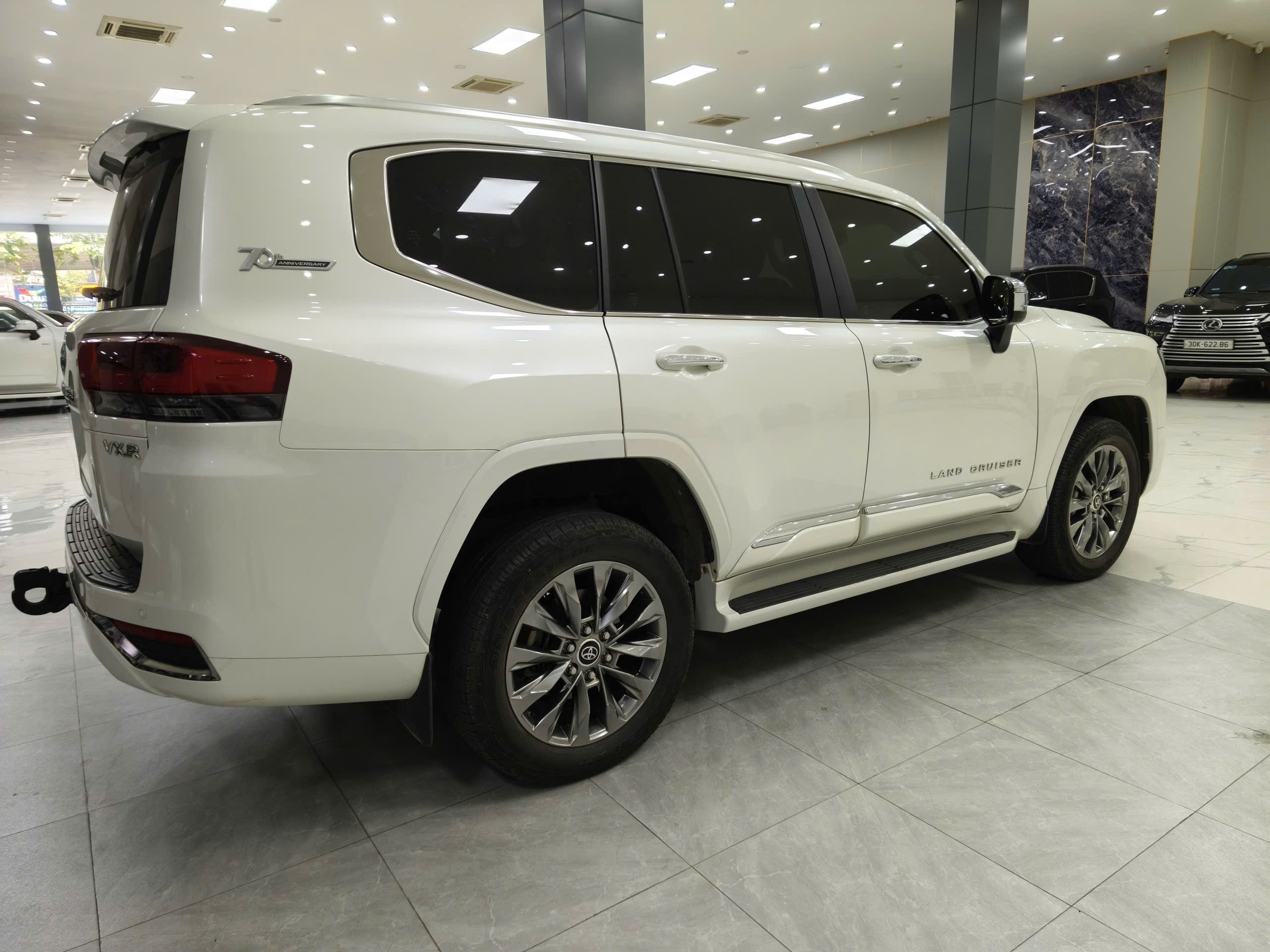 Bán ô tô Toyota Land Cruiser LC300 sản xuất 2023,xe đi hơn 2 vạn lên ful