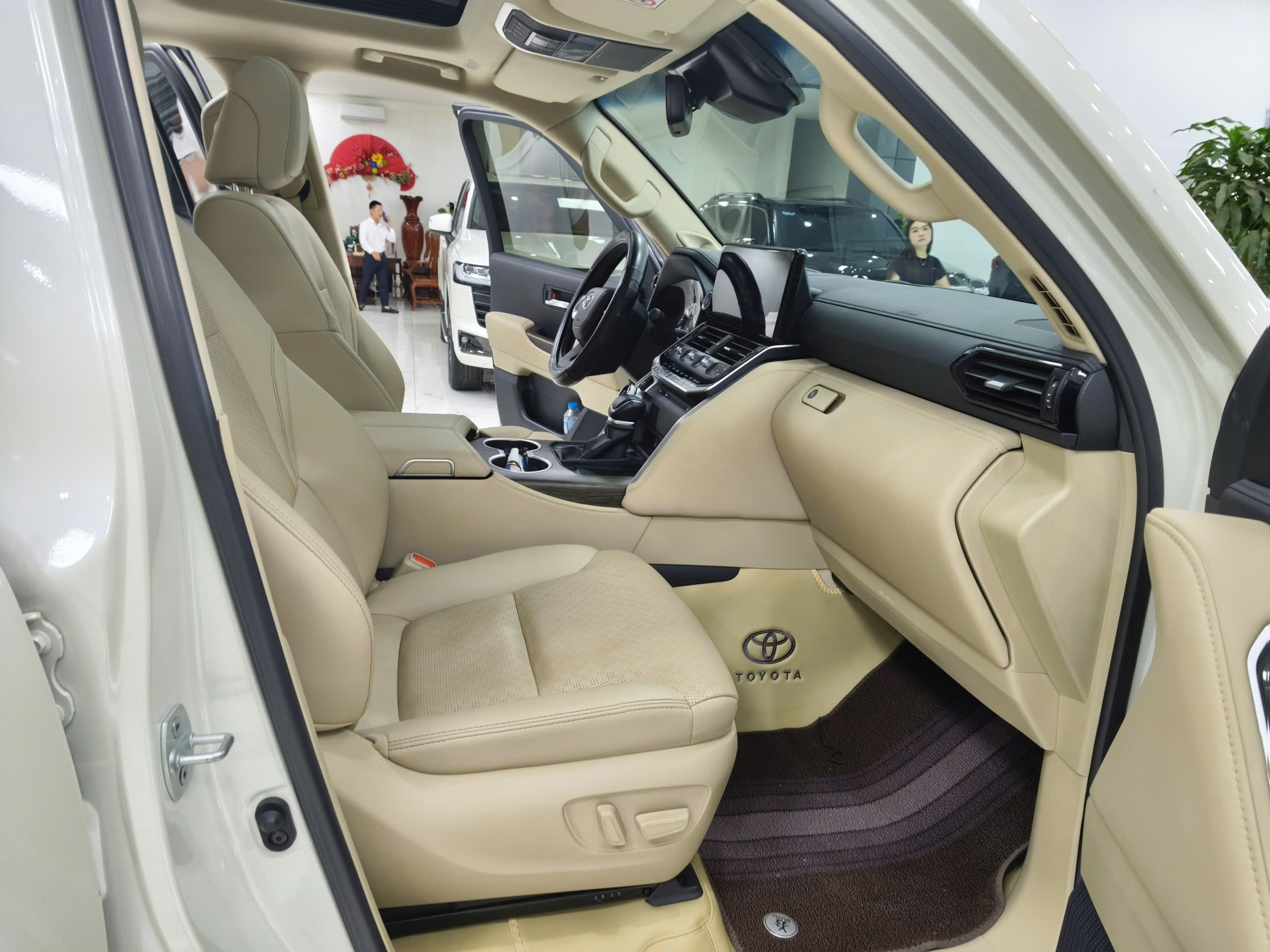 Bán ô tô Toyota Land Cruiser LC300 sản xuất 2023,xe đi hơn 2 vạn lên ful