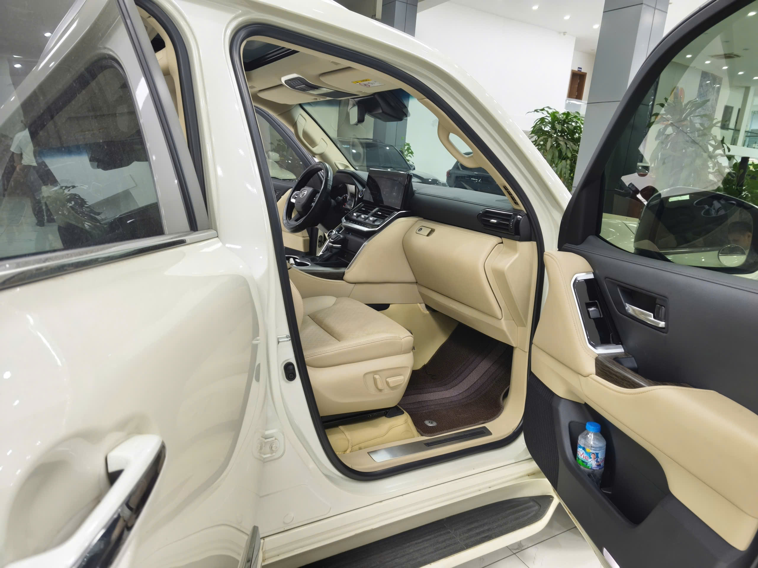 Bán ô tô Toyota Land Cruiser LC300 sản xuất 2023,xe đi hơn 2 vạn lên ful