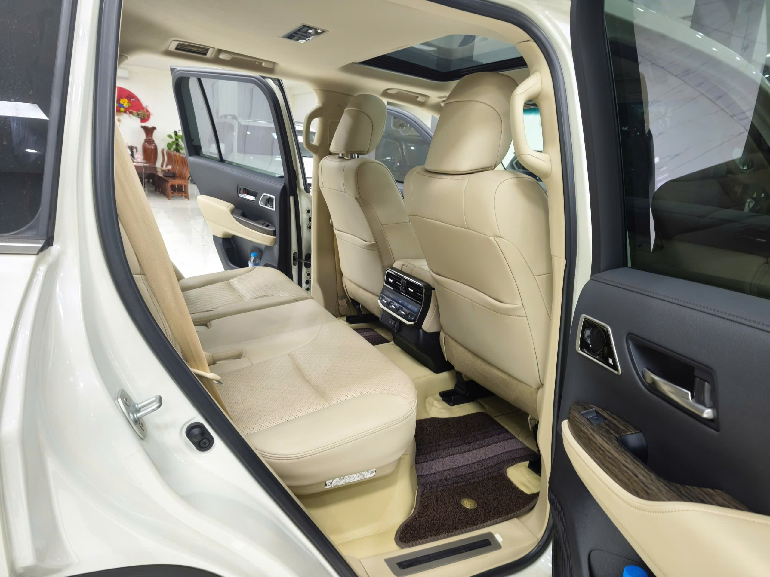 Bán ô tô Toyota Land Cruiser LC300 sản xuất 2023,xe đi hơn 2 vạn lên ful