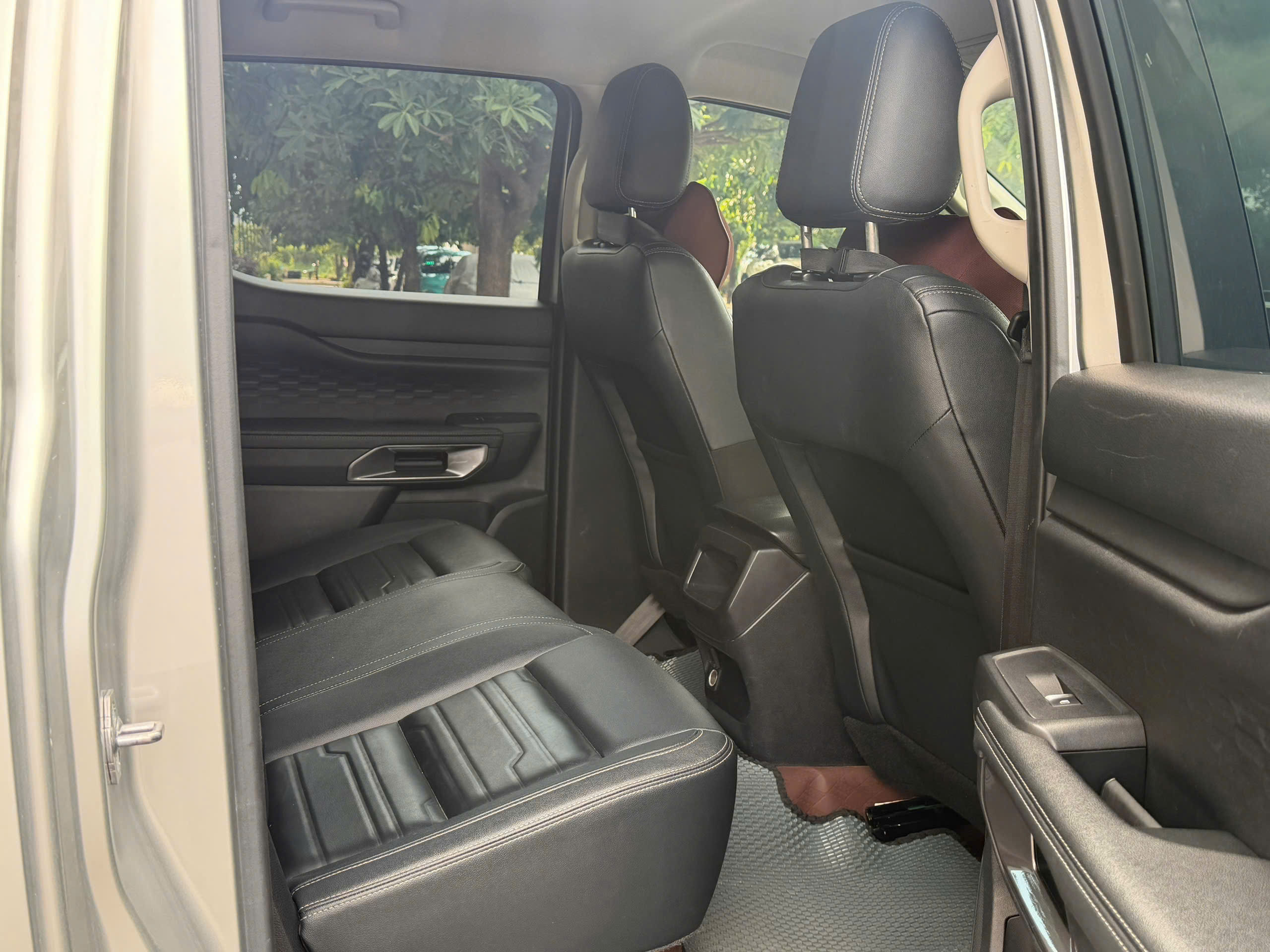 Cần bán Ford Ranger Sport 2.0L 4x4 AT sản xuất 2024, màu bạc
