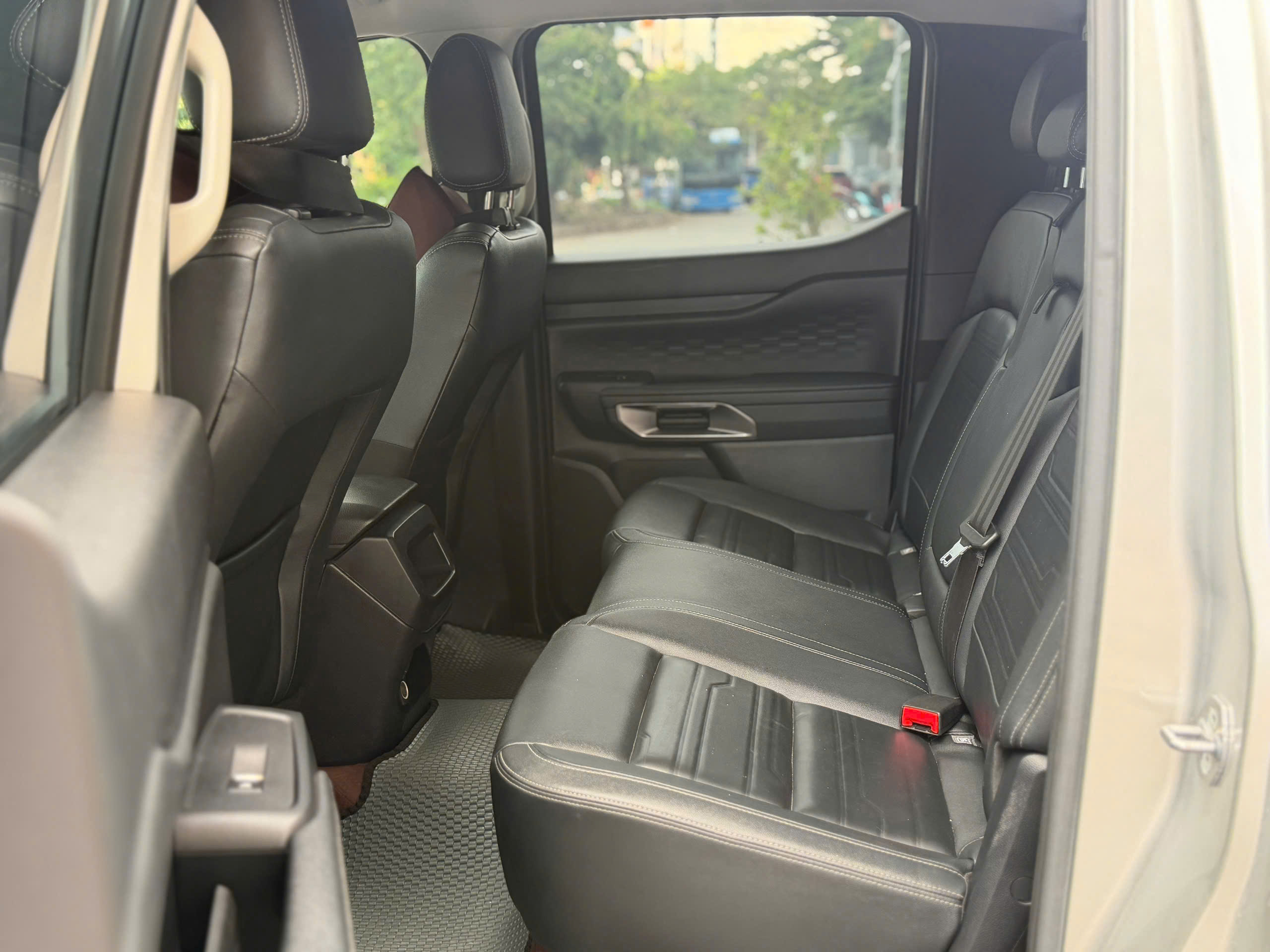 Cần bán Ford Ranger Sport 2.0L 4x4 AT sản xuất 2024, màu bạc