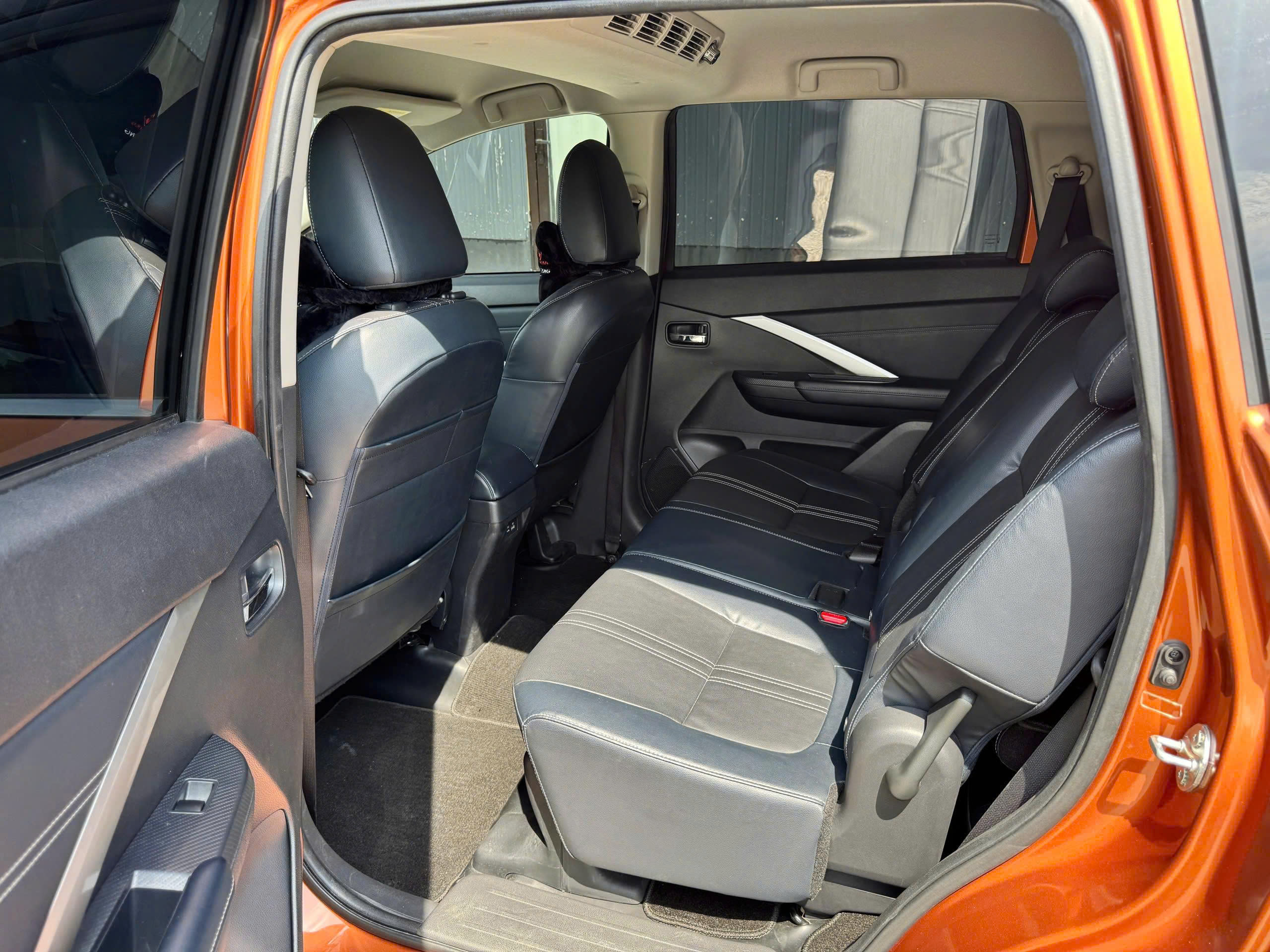 Bán Mitsubishi Xpander Cross 1.5 AT sản xuất 2024, màu cam, nhập khẩu nguyên chiếc